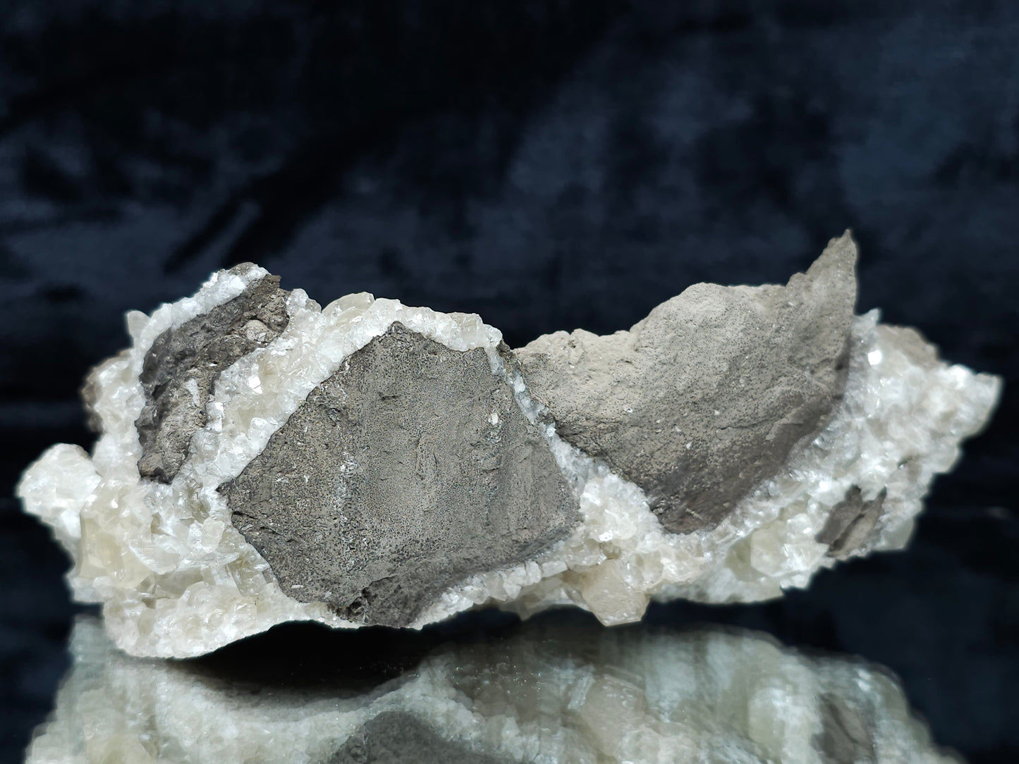 #33976 Super clear Nailhead Spar Calcite geode and Chalcopyrite ore and multiple small fossils in the matrix