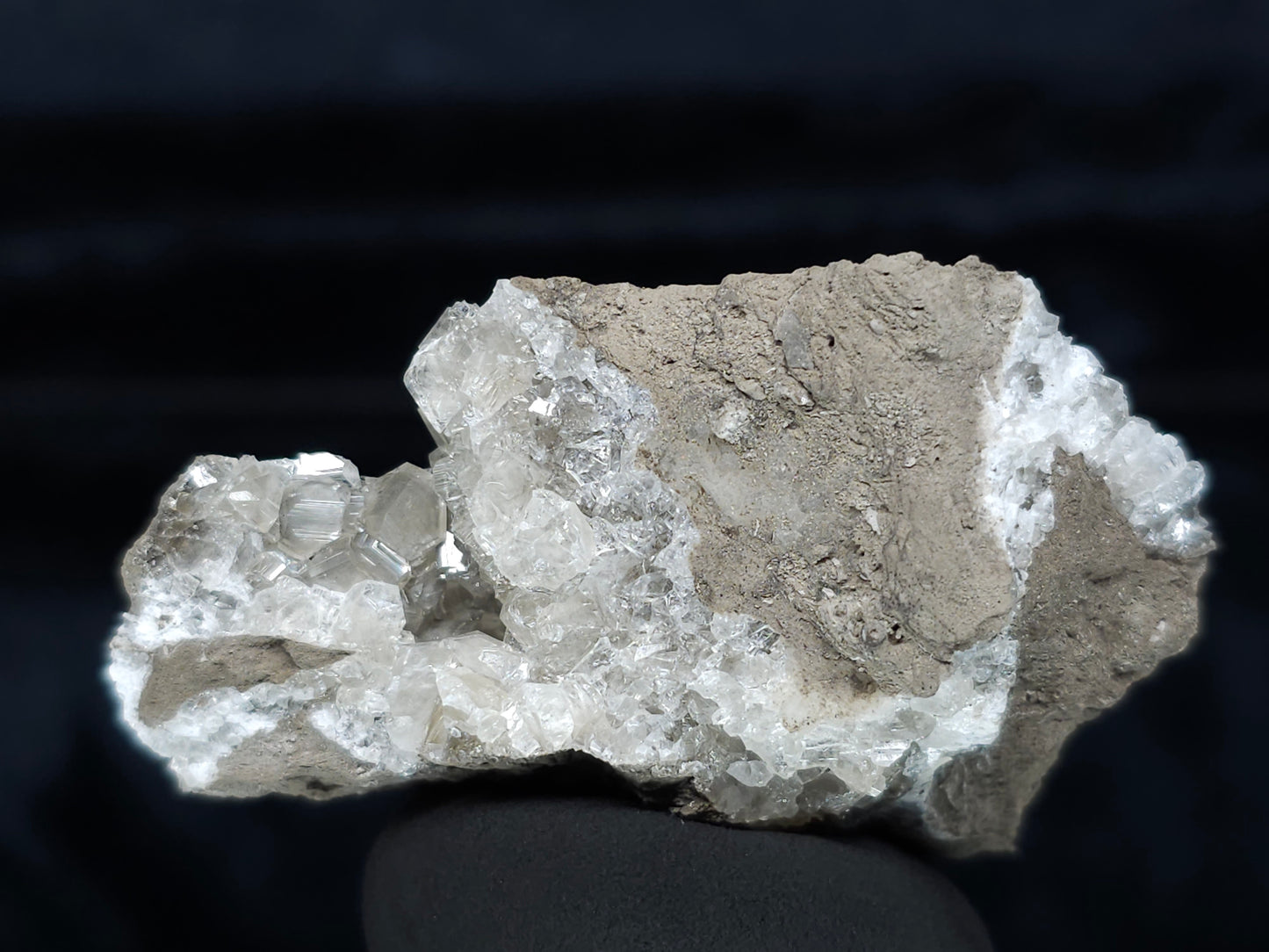 #33989 Super clear Nailhead Spar Calcite geode and Chalcopyrite ore and multiple small fossils in the matrix