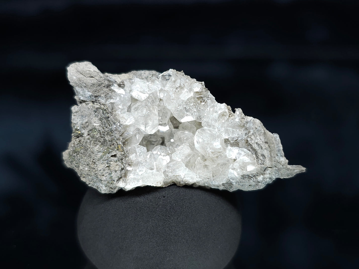 #33994 Super clear Nailhead Spar Calcite geode and Chalcopyrite ore and multiple small fossils in the matrix