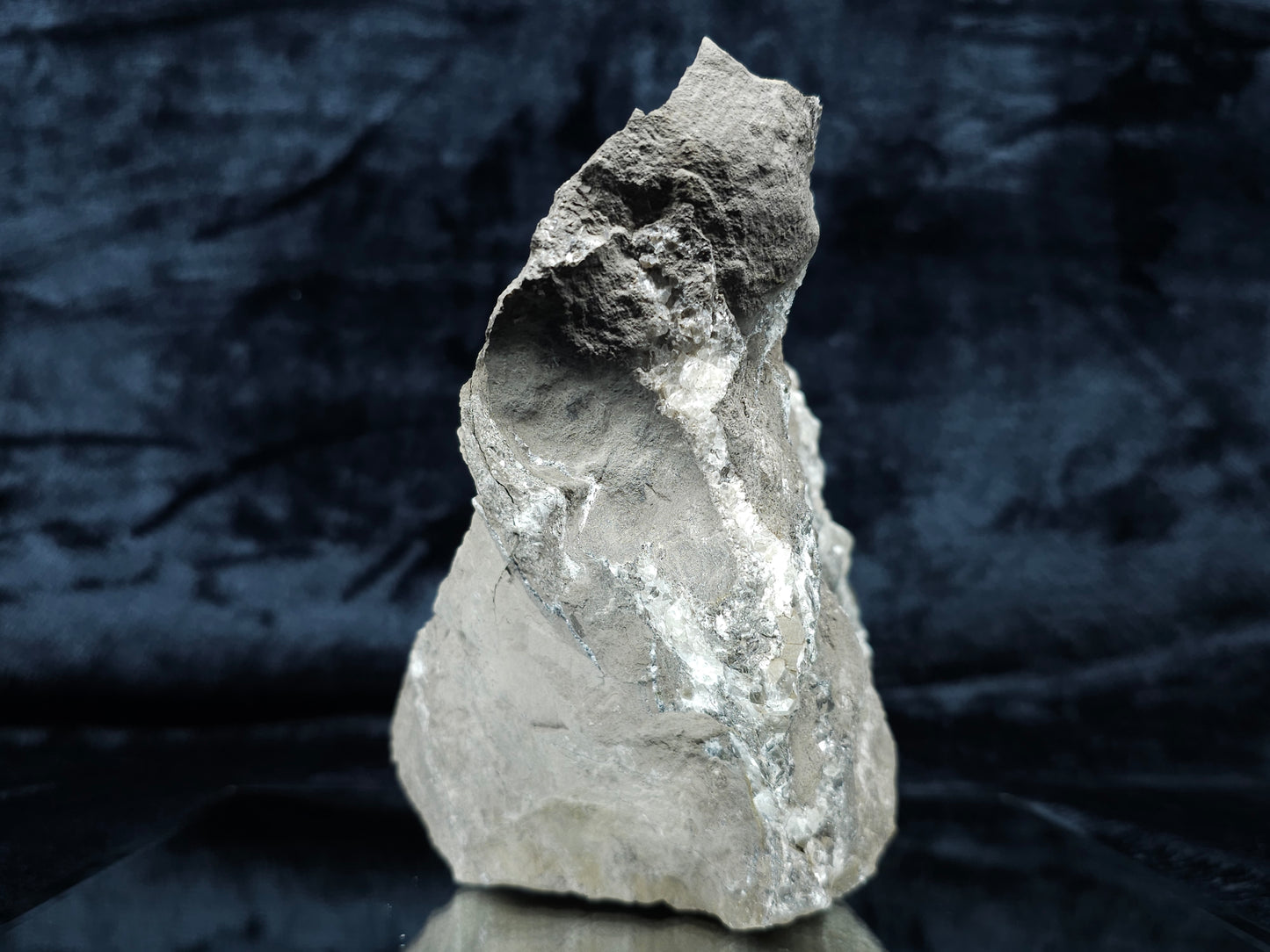 #34016 Super clear Nailhead Spar Calcite geode and Chalcopyrite ore and multiple small fossils in the matrix