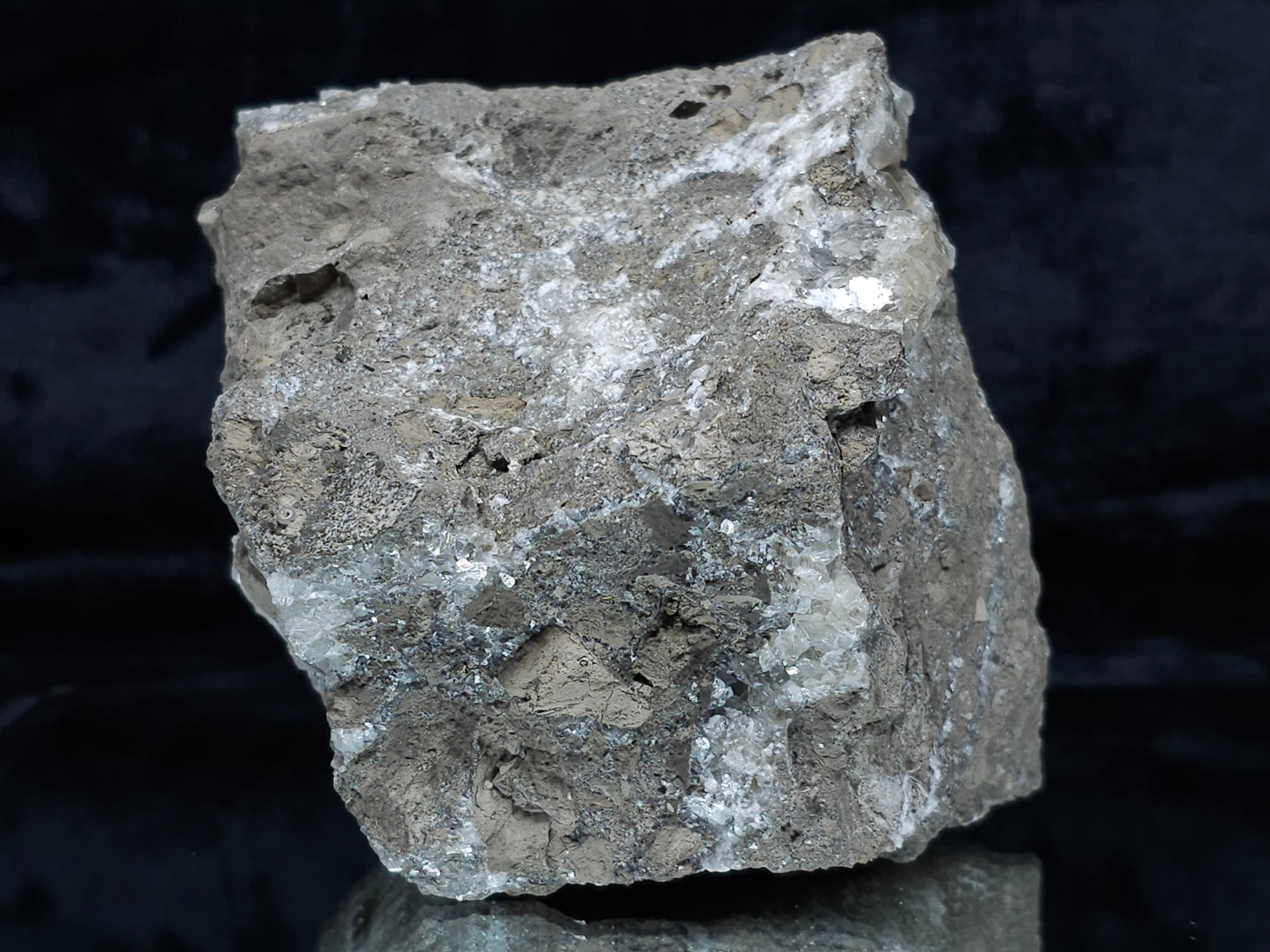 #34019 Super Clear Nailhead Spar Calcite geode it also have Chalcopyrite ore and multiple small fossils in the matrix