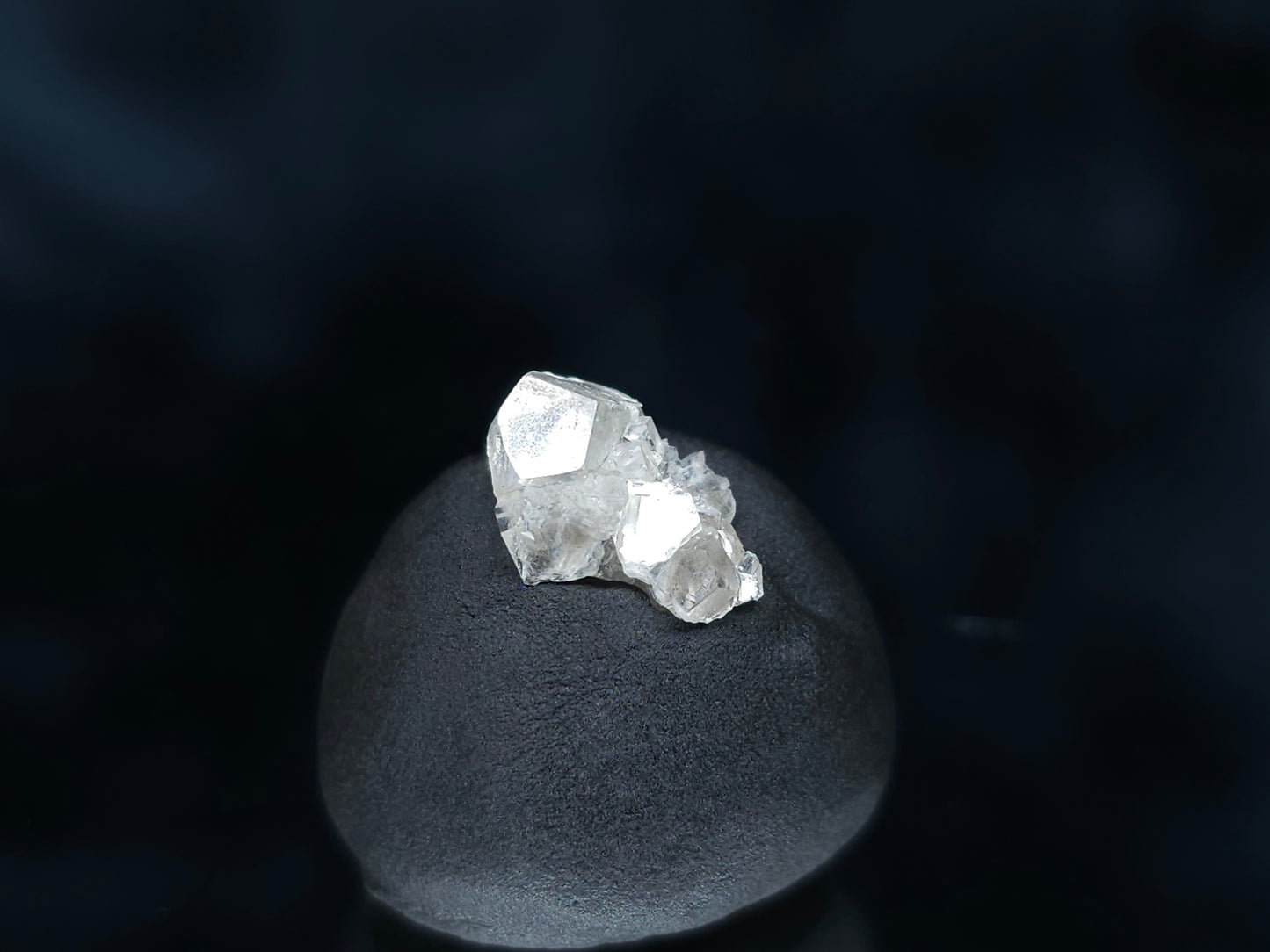 #33527 Super clear Nailhead Spar Calcite tiny cluster