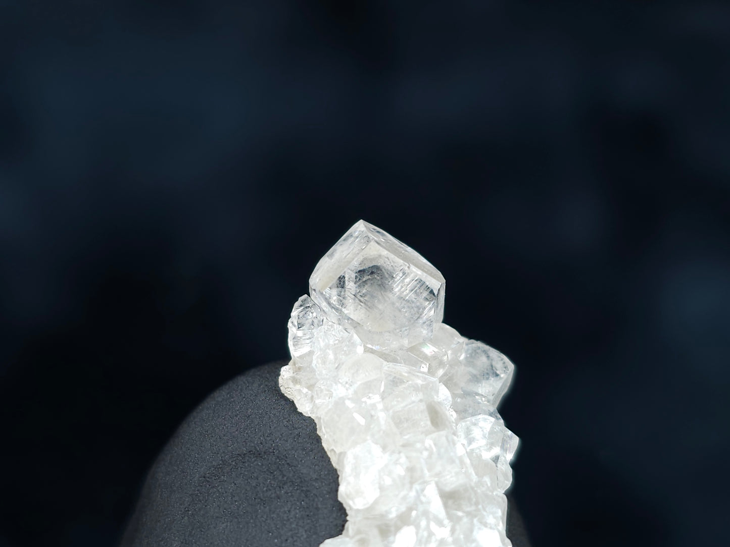 #33534 Super clear Nailhead Spar Calcite tiny cluster
