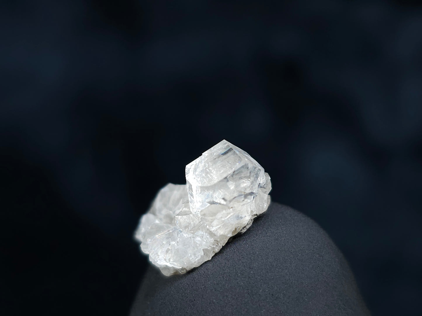 #33534 Super clear Nailhead Spar Calcite tiny cluster