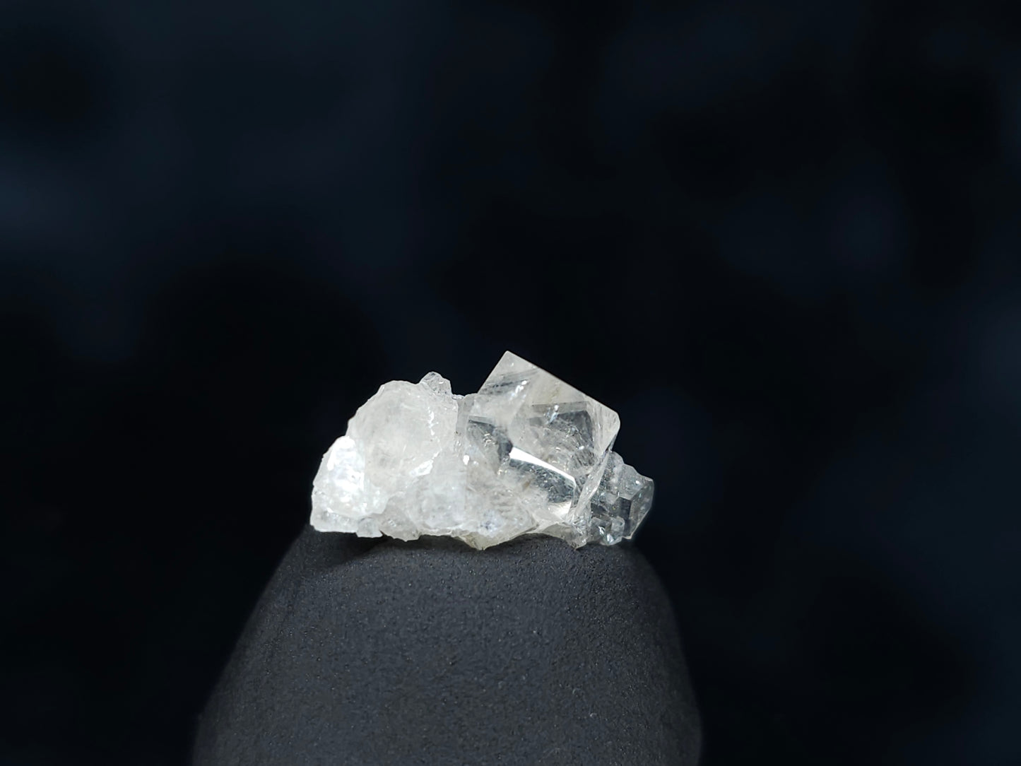 #33545 Super clear Nailhead Spar Calcite tiny cluster