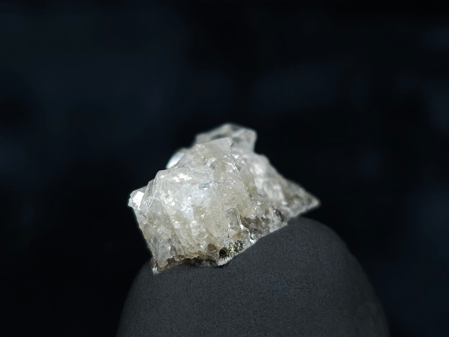 #33548 Super clear Nailhead Spar Calcite tiny cluster and Chalcopyrite ore and multiple small fossils in the matrix