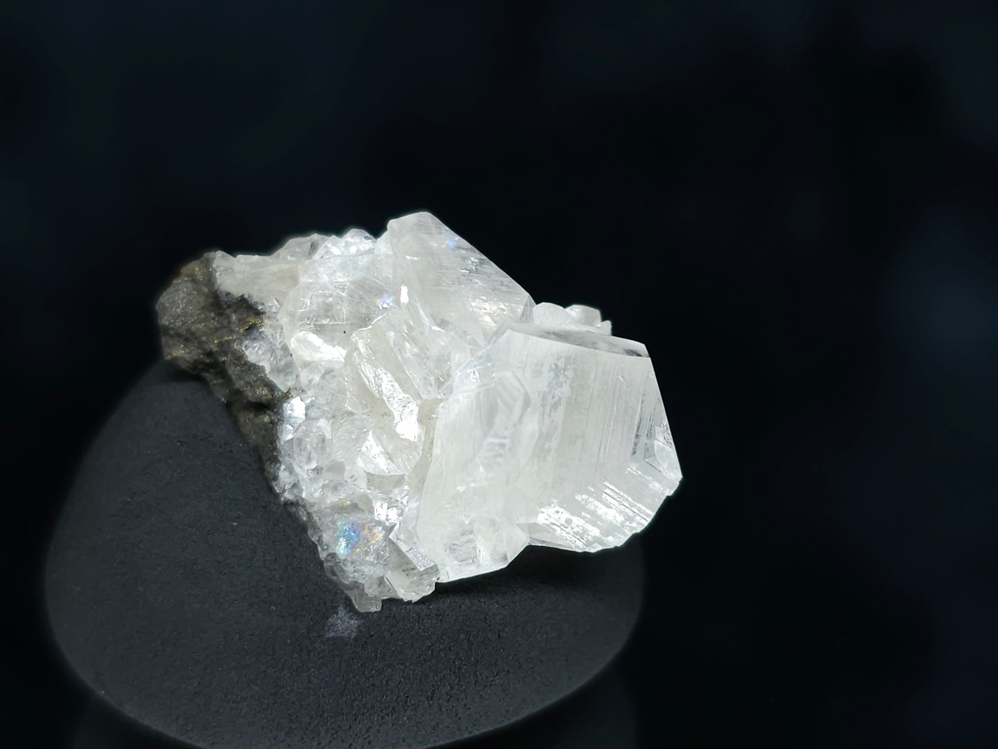 #33555 Super clear Nailhead Spar Calcite tiny cluster