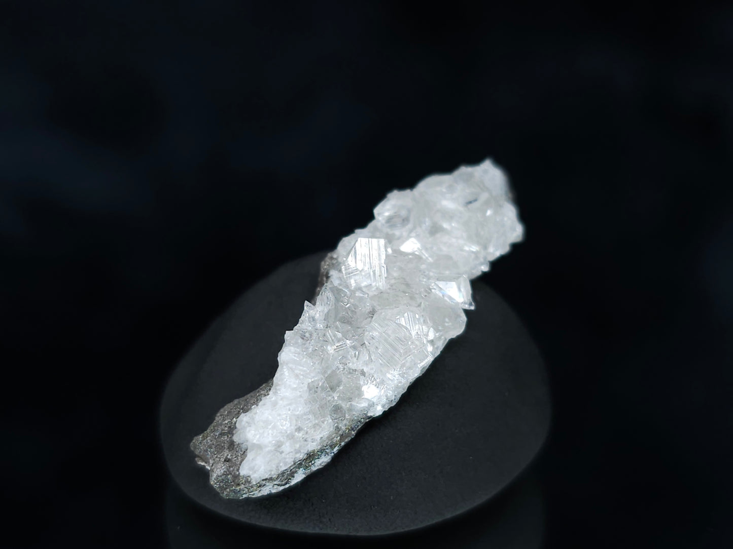 #33560 Super clear Nailhead Spar Calcite tiny cluster