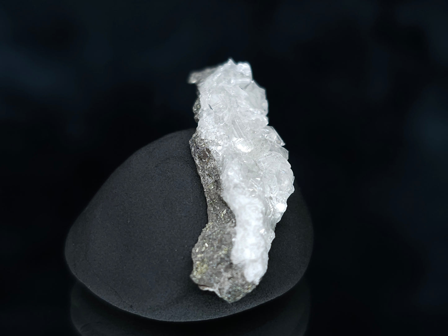 #33560 Super clear Nailhead Spar Calcite tiny cluster