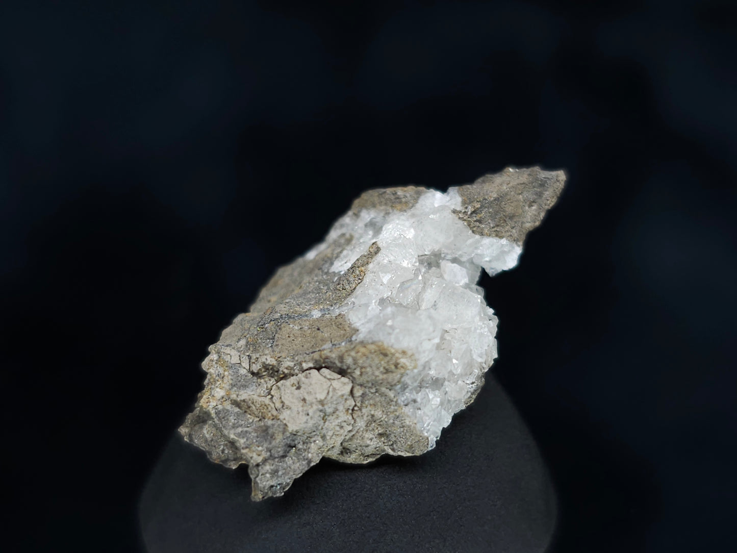 #33561 Super clear Nailhead Spar Calcite tiny cluster and multiple small fossils in the matrix