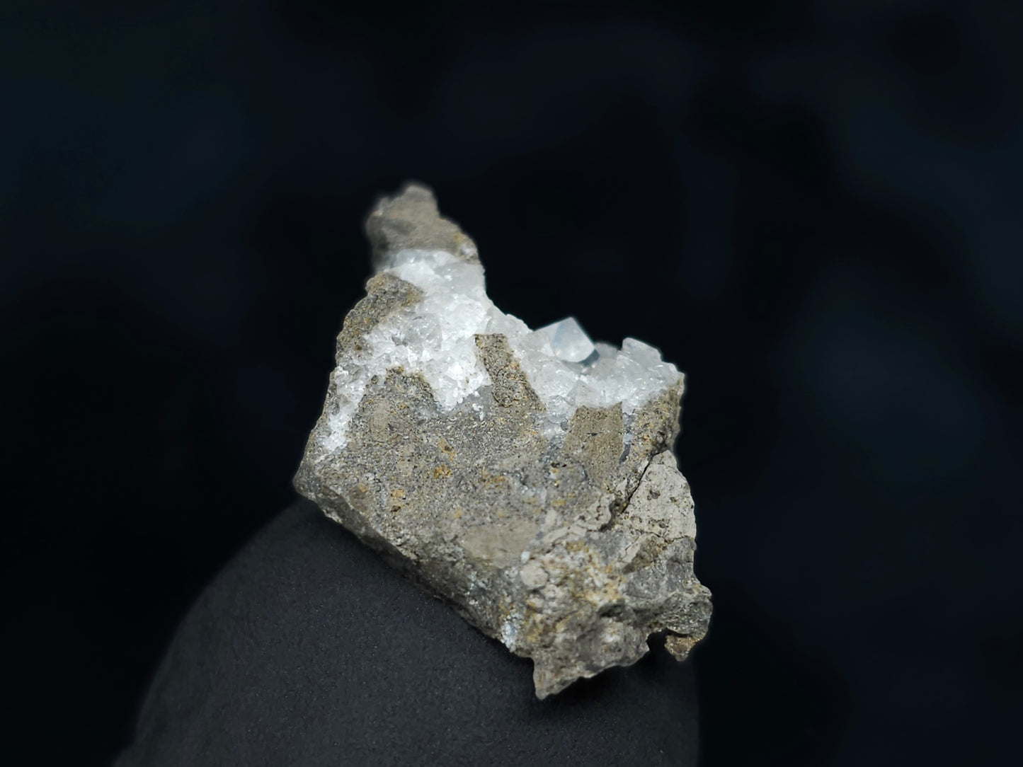 #33561 Super clear Nailhead Spar Calcite tiny cluster and multiple small fossils in the matrix