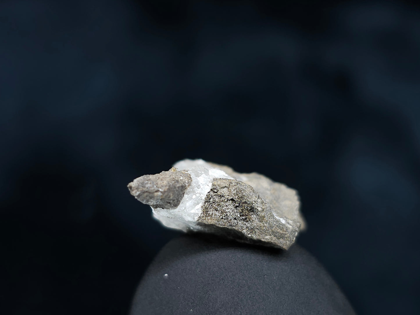#33561 Super clear Nailhead Spar Calcite tiny cluster and multiple small fossils in the matrix