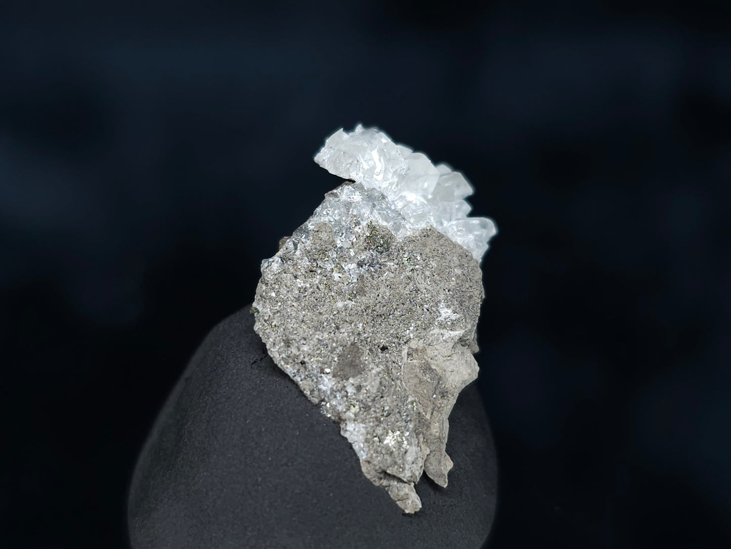 #33562 Super clear Nailhead Spar Calcite tiny cluster and multiple small fossils in the matrix