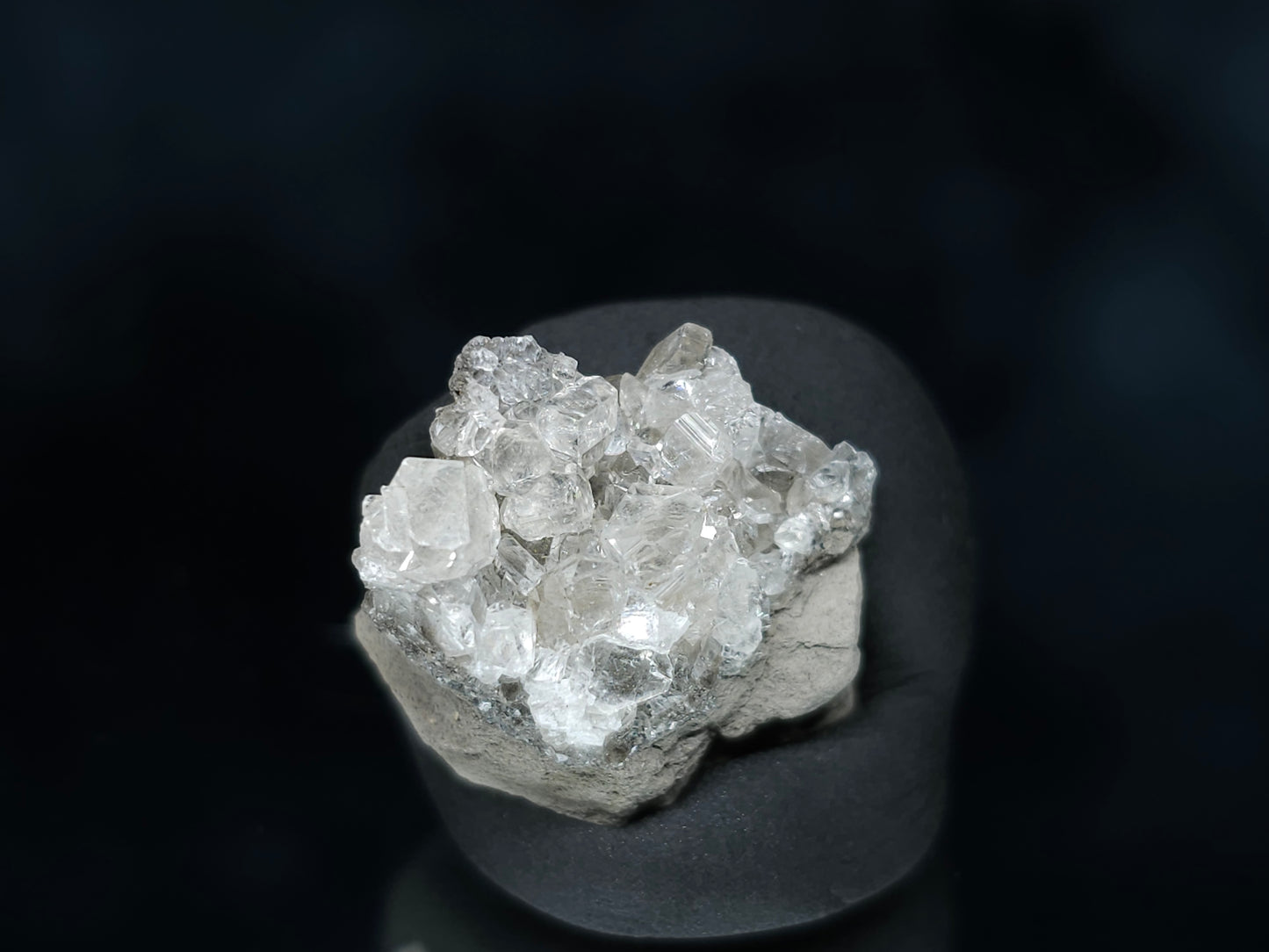 #33567 Super clear Nailhead Spar Calcite tiny cluster