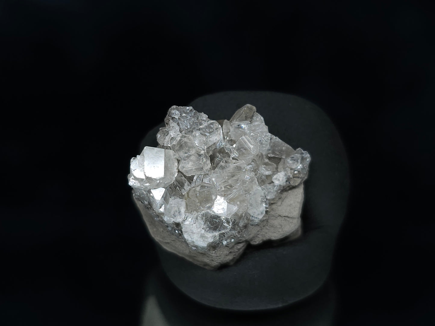 #33567 Super clear Nailhead Spar Calcite tiny cluster