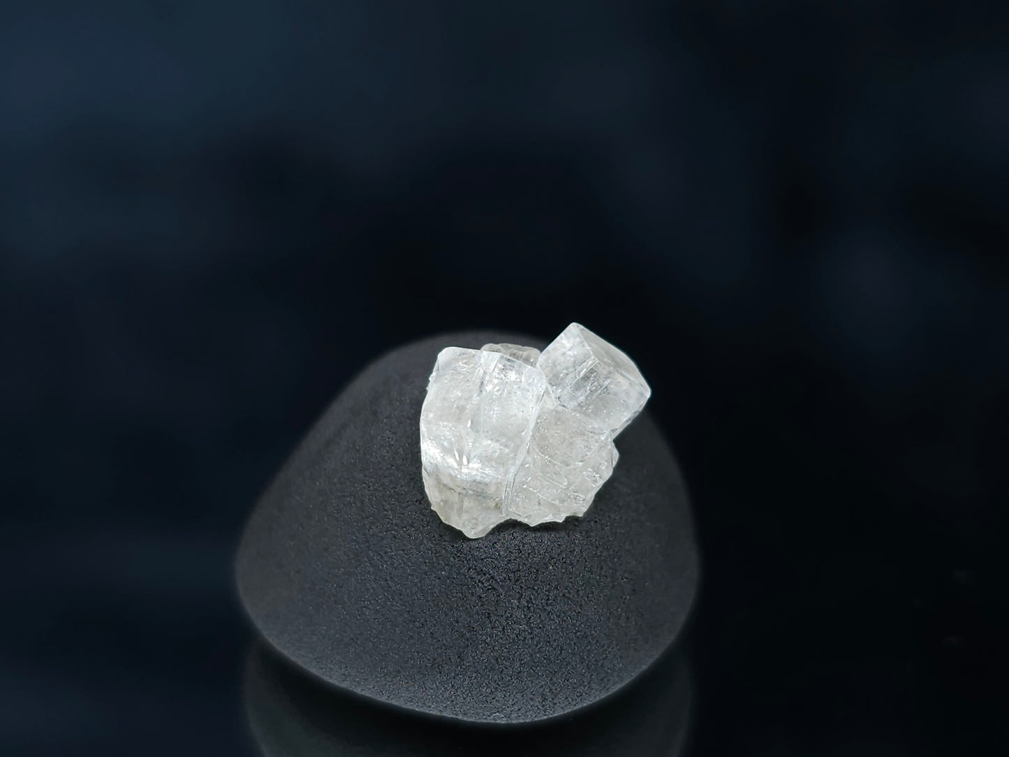#33582 Super clear Nailhead Spar Calcite tiny cluster