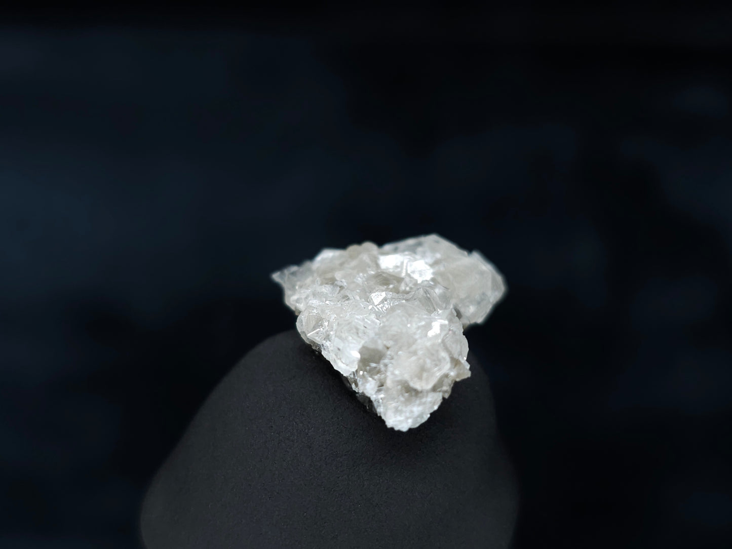 #33587 Super clear Nailhead Spar Calcite tiny cluster