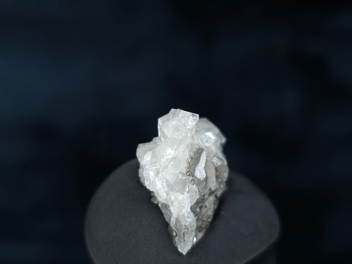 #33588 Super clear Nailhead Spar Calcite tiny cluster