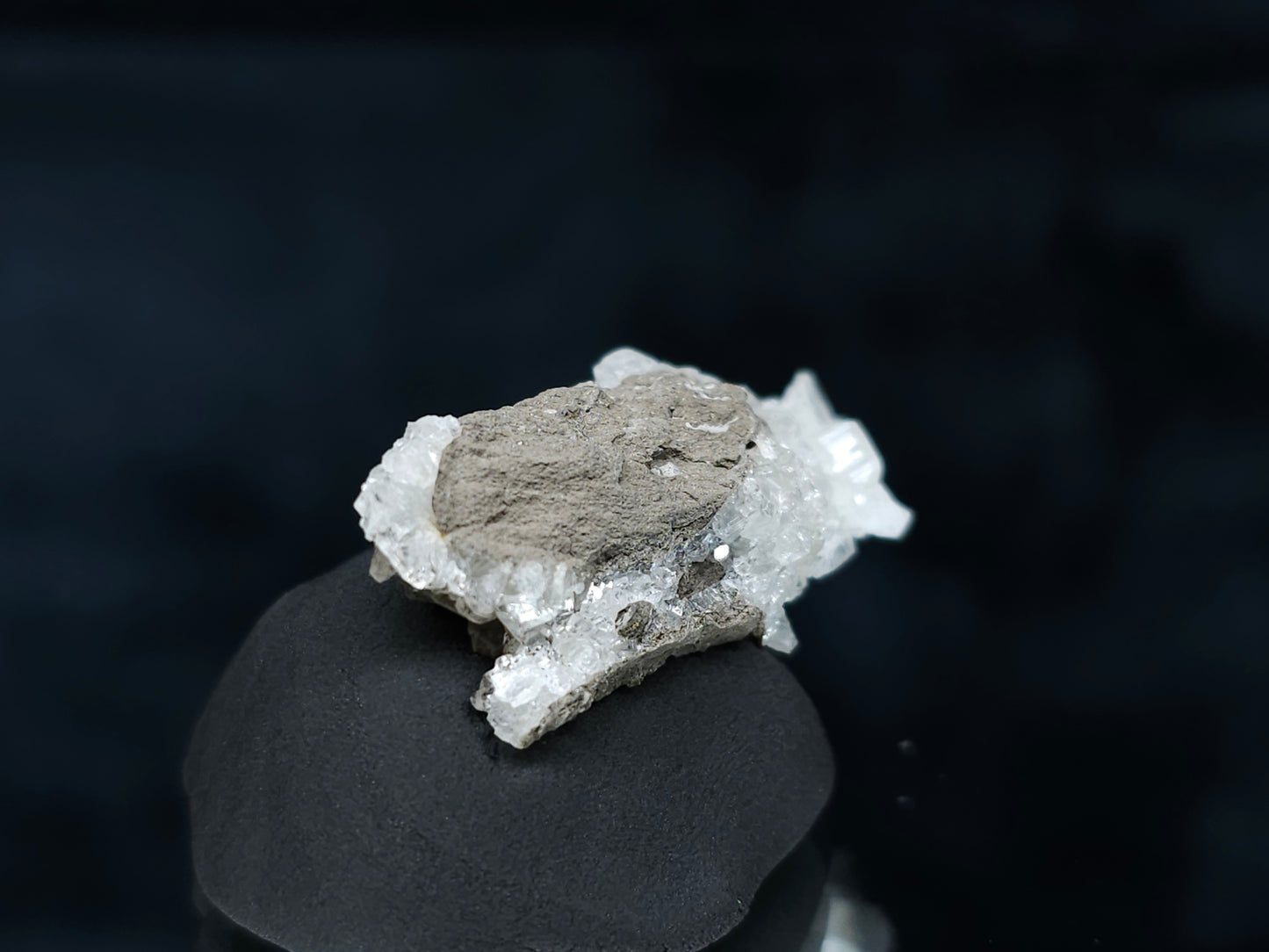#33593 Super clear Nailhead Spar Calcite tiny cluster