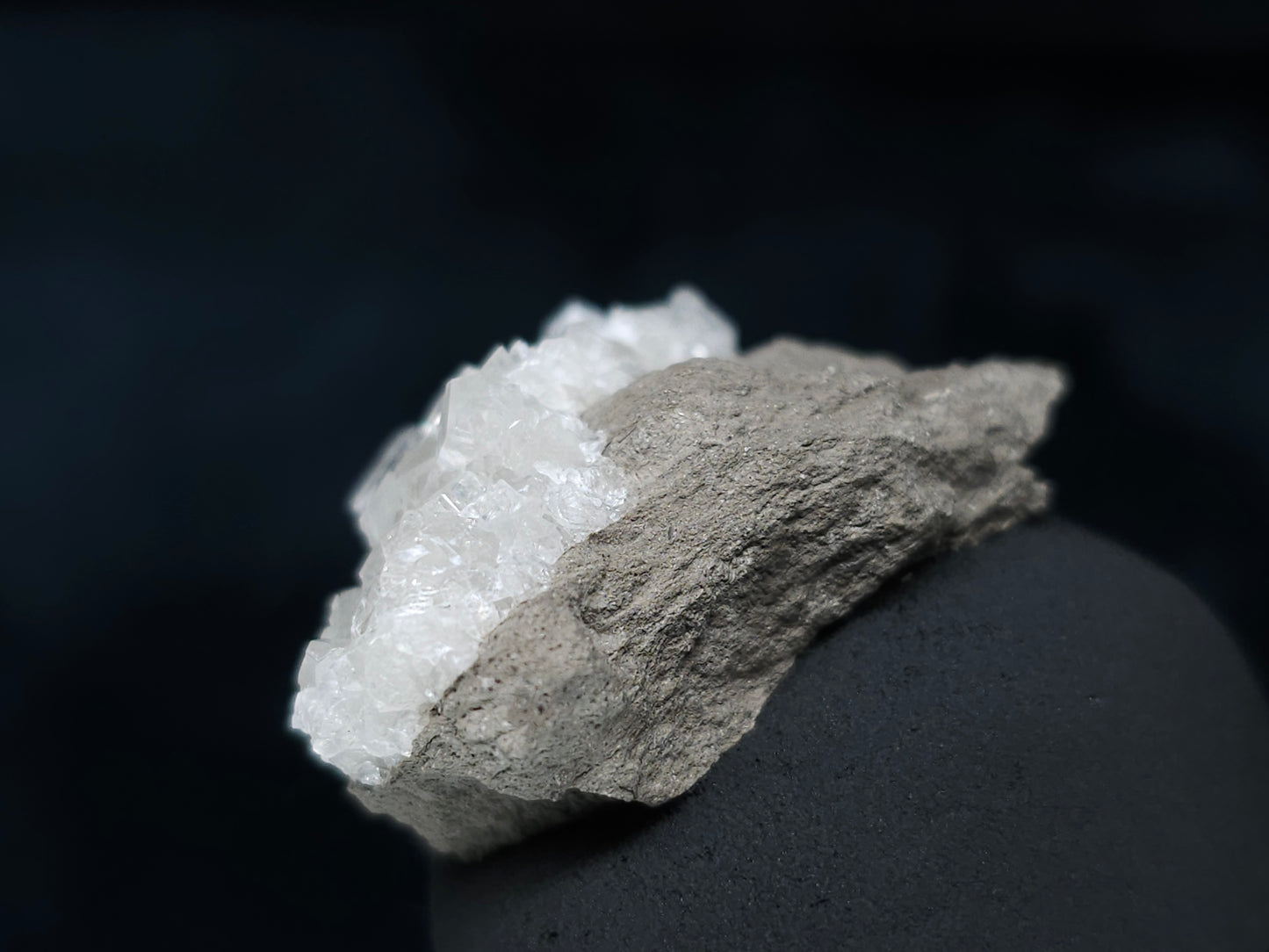 #33602 Super clear Nailhead Spar Calcite tiny cluster and multiple small fossils in the matrix