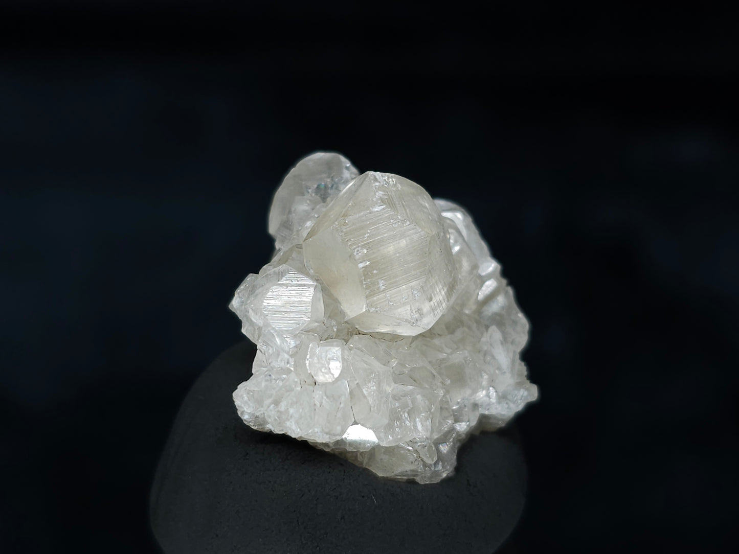 #33607 Super clear Nailhead Spar Calcite tiny cluster