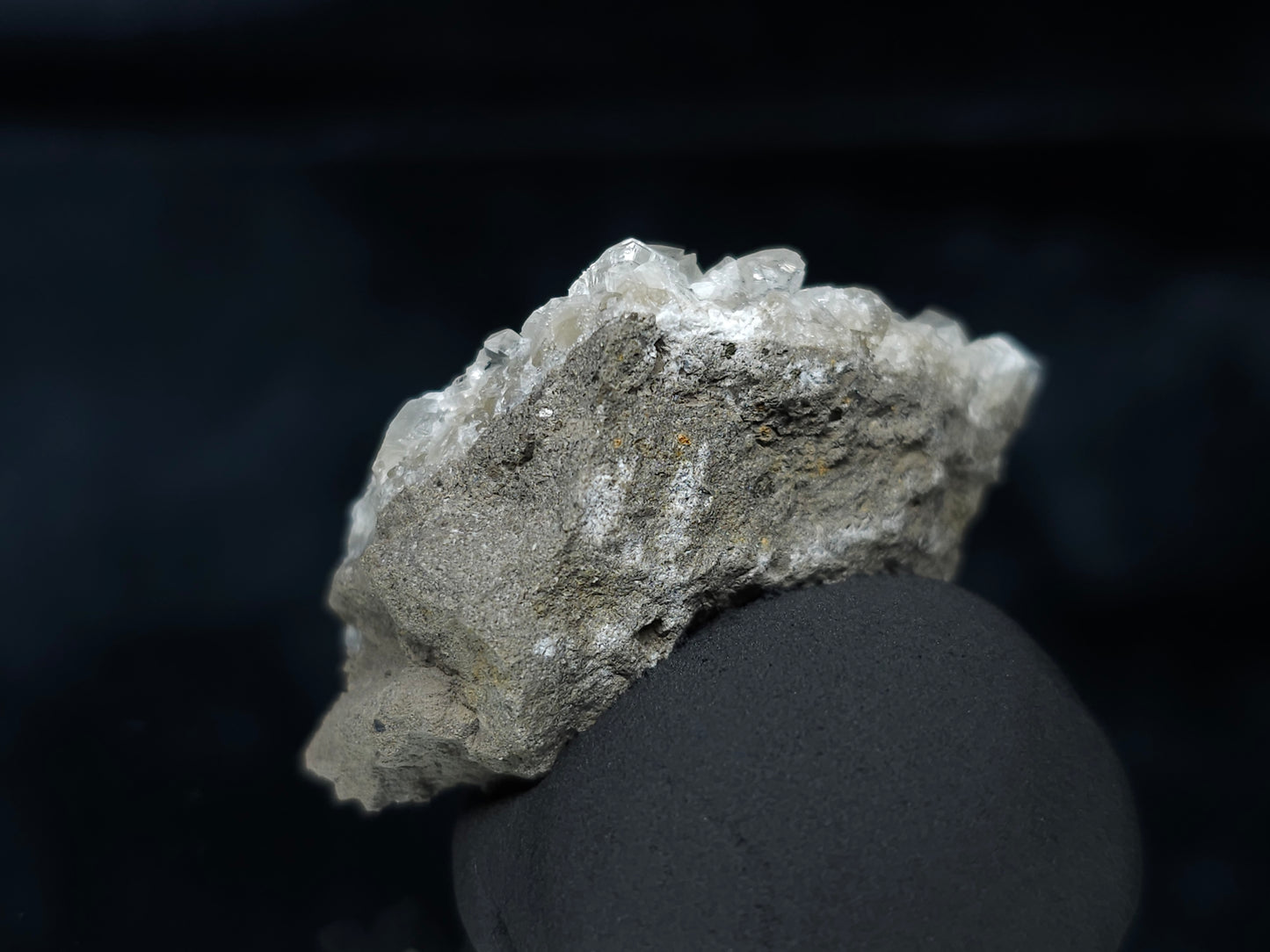 #33612 Super clear Nailhead Spar Calcite tiny cluster