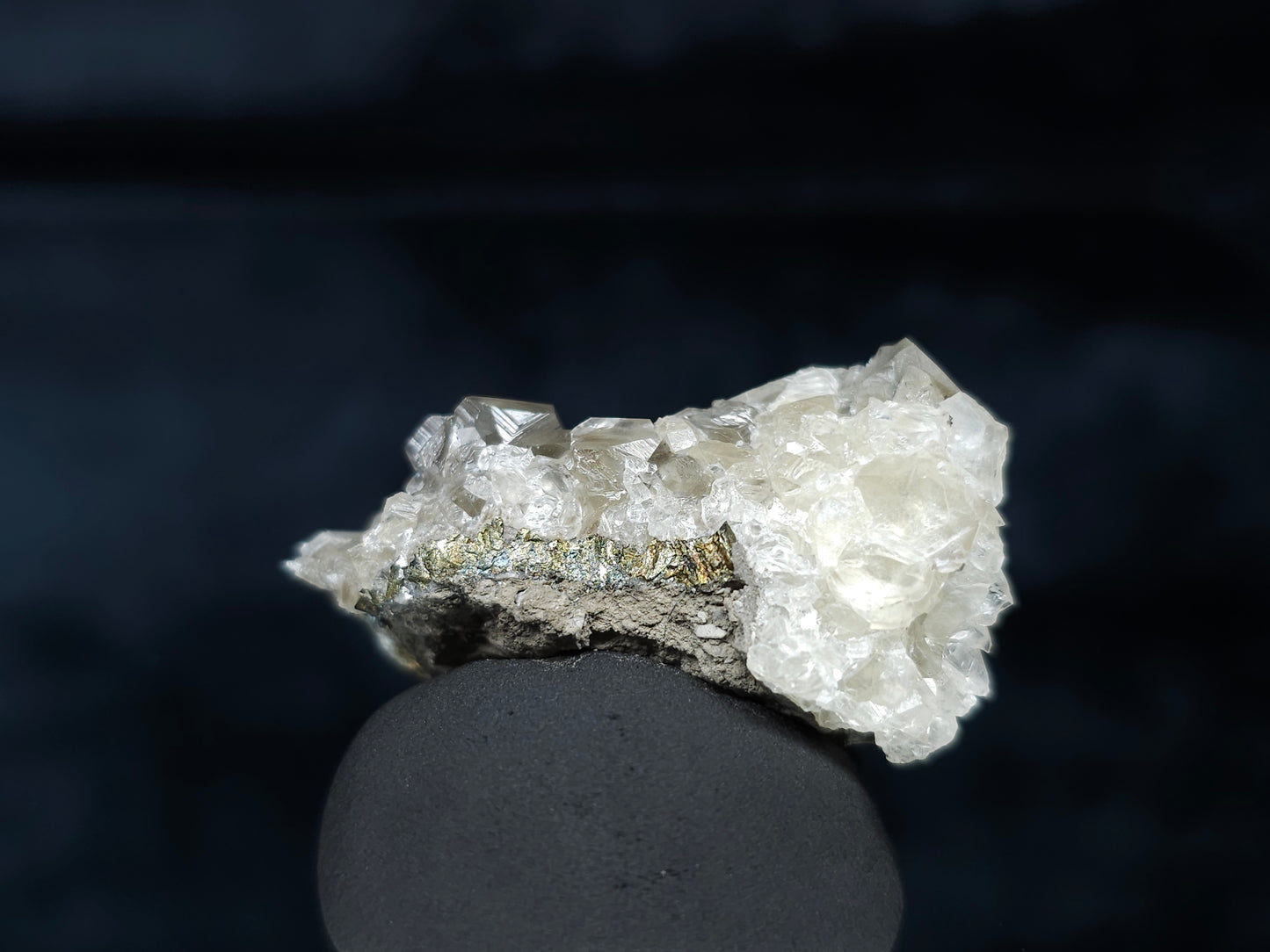#33613 Super clear Nailhead Spar Calcite tiny cluster