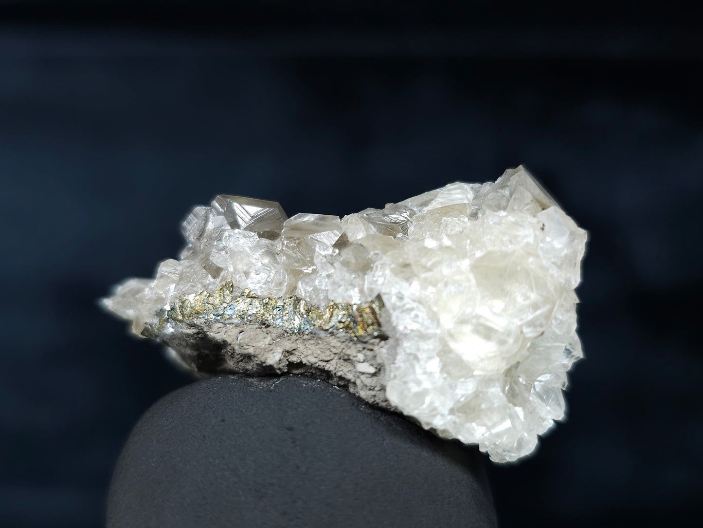 #33613 Super clear Nailhead Spar Calcite tiny cluster