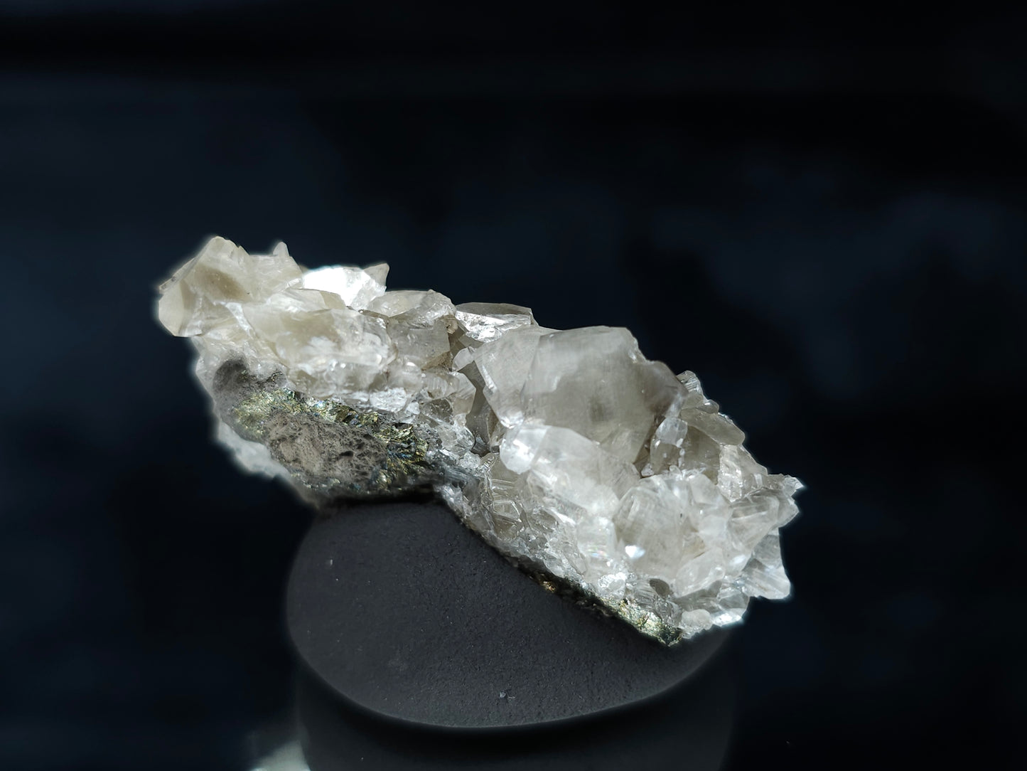 #33613 Super clear Nailhead Spar Calcite tiny cluster