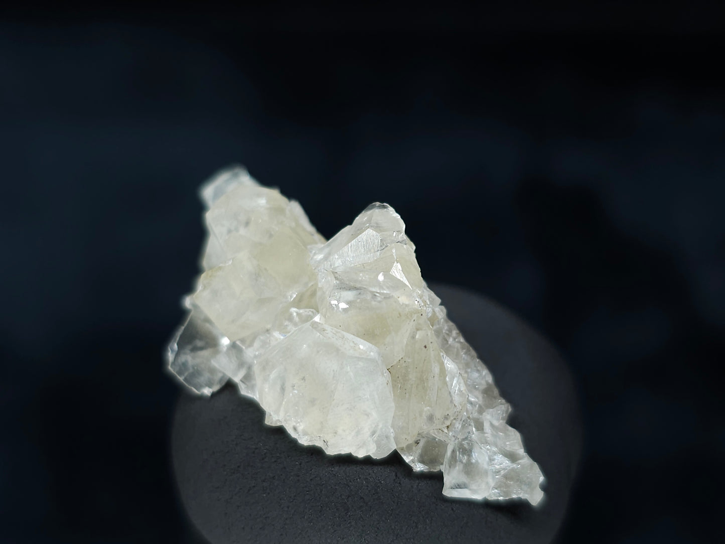 #33614 Super clear Nailhead Spar Calcite tiny cluster