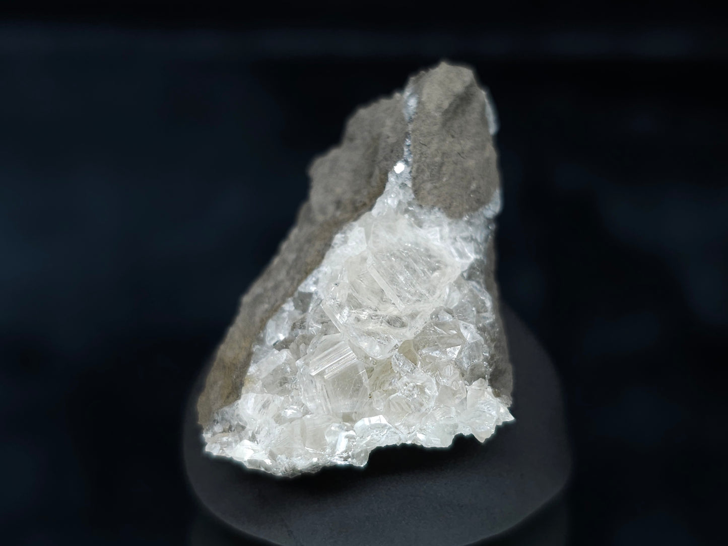 #33619 Super clear Nailhead Spar Calcite tiny cluster