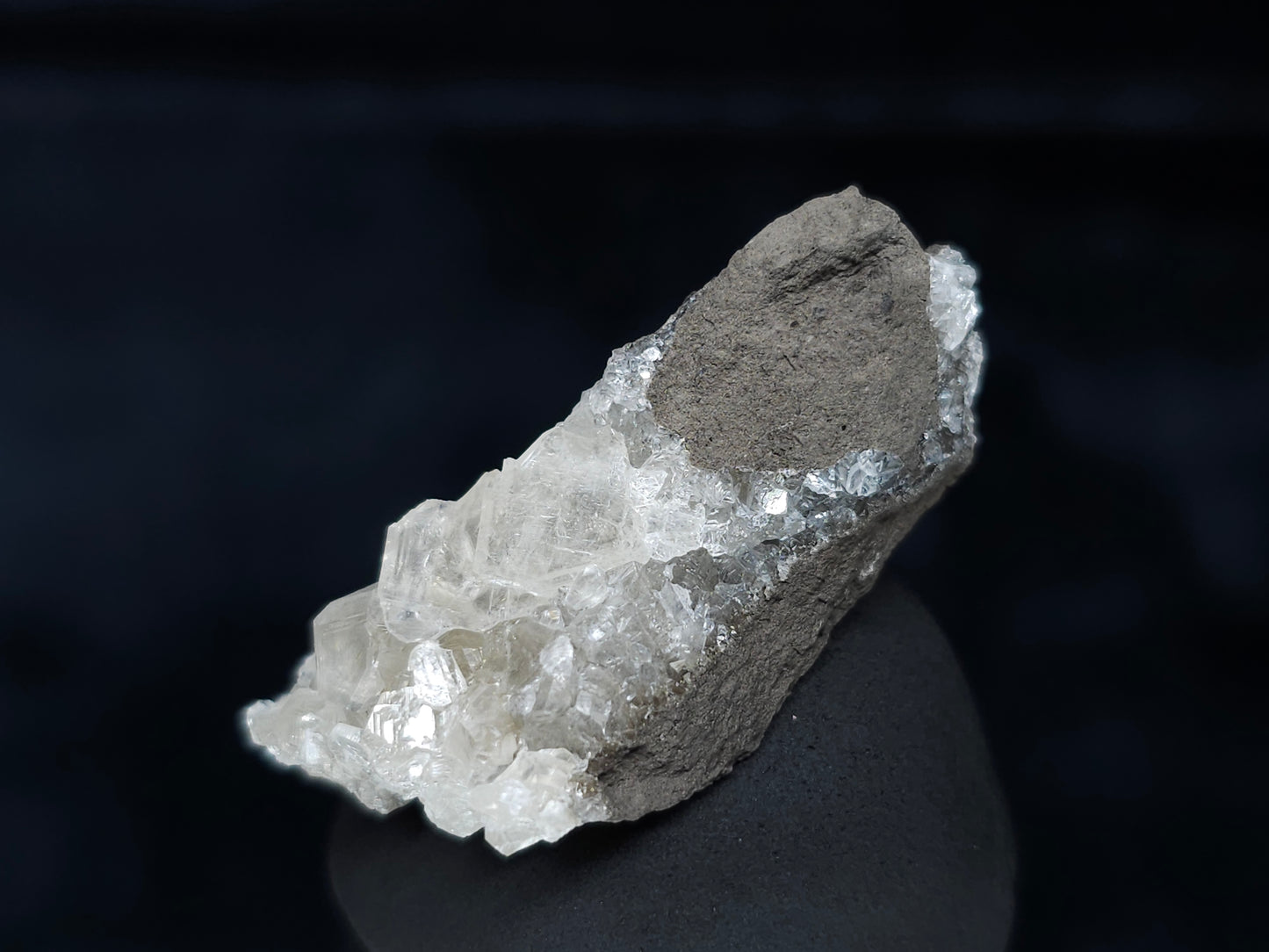 #33619 Super clear Nailhead Spar Calcite tiny cluster