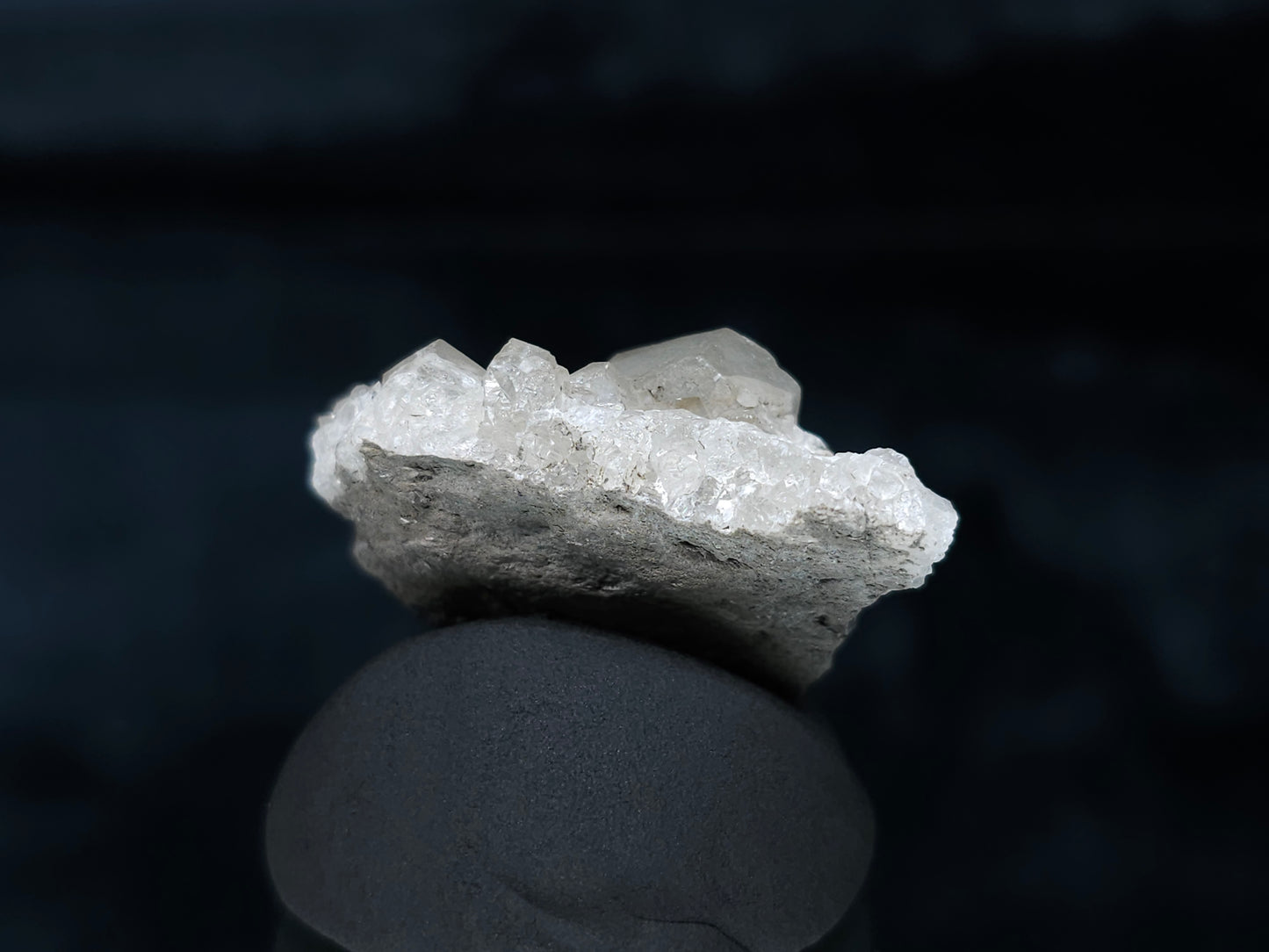#33622 Super clear Nailhead Spar Calcite tiny cluster