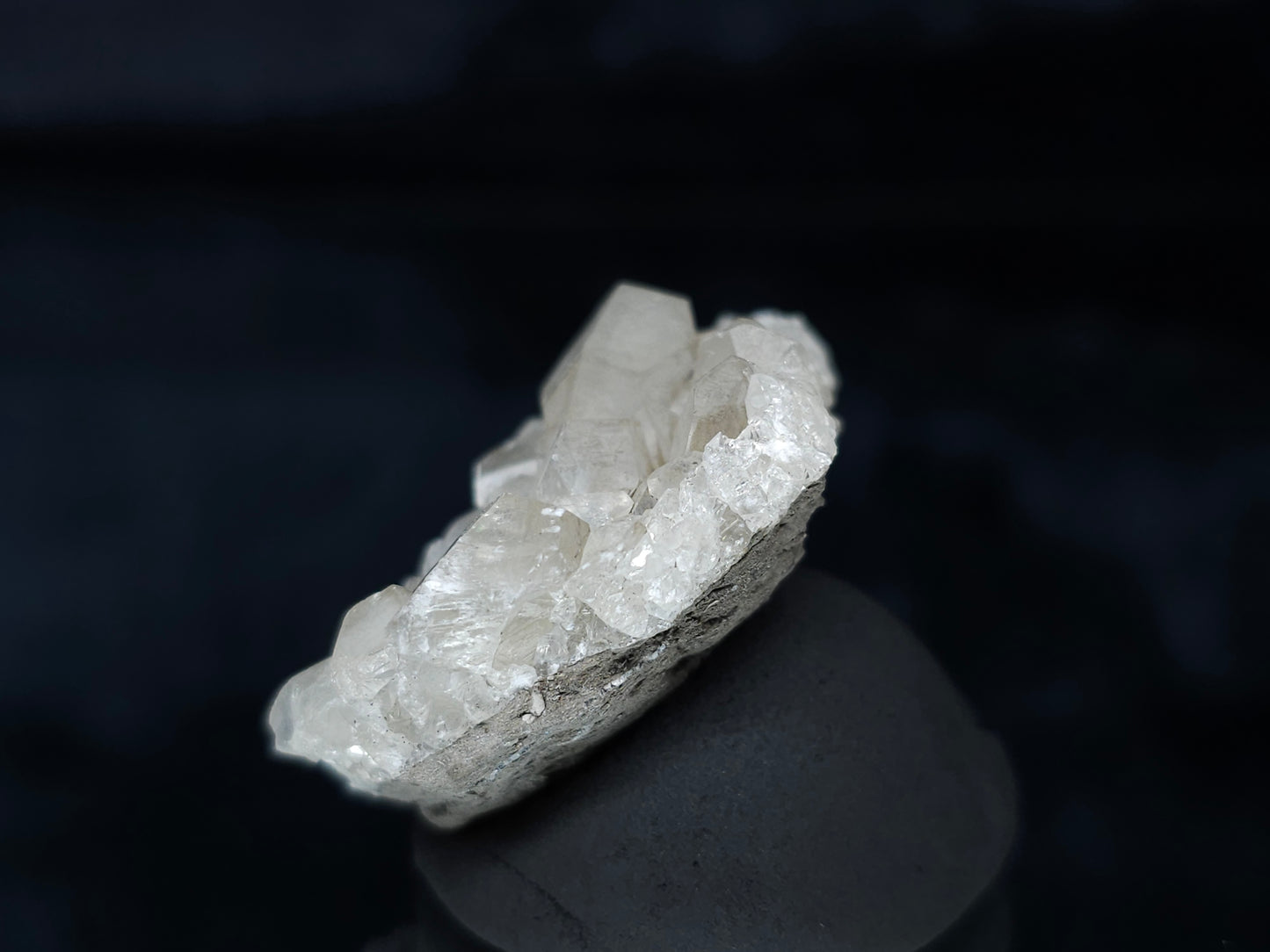 #33622 Super clear Nailhead Spar Calcite tiny cluster