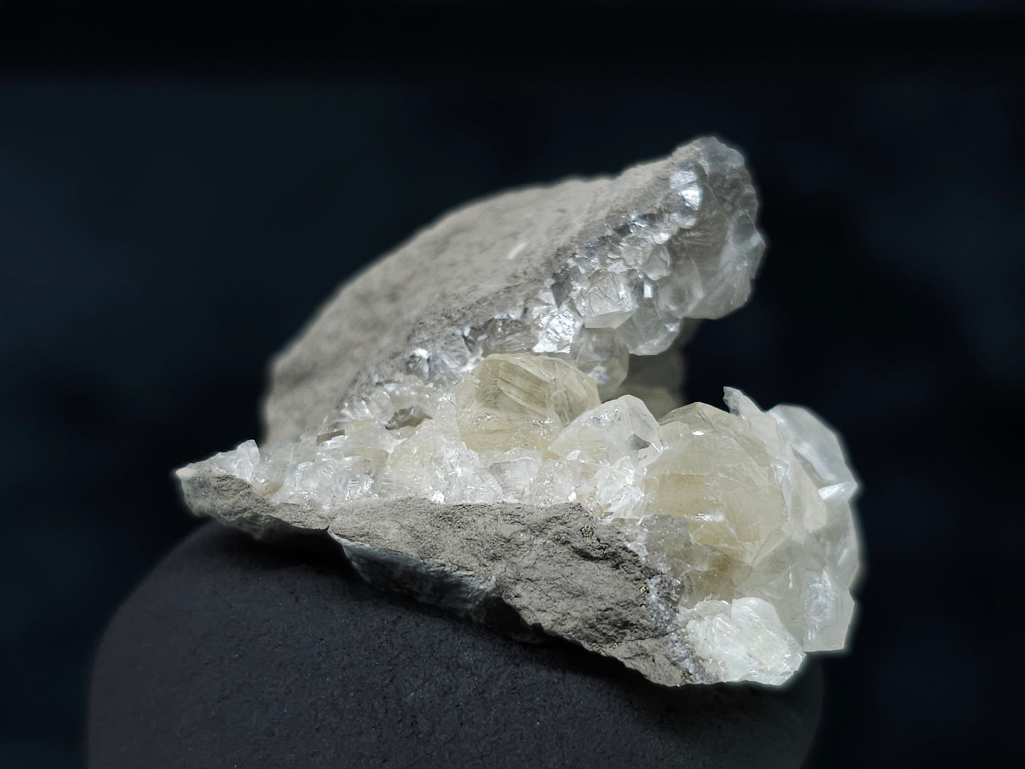 #33629 Super clear Nailhead Spar Calcite tiny cluster