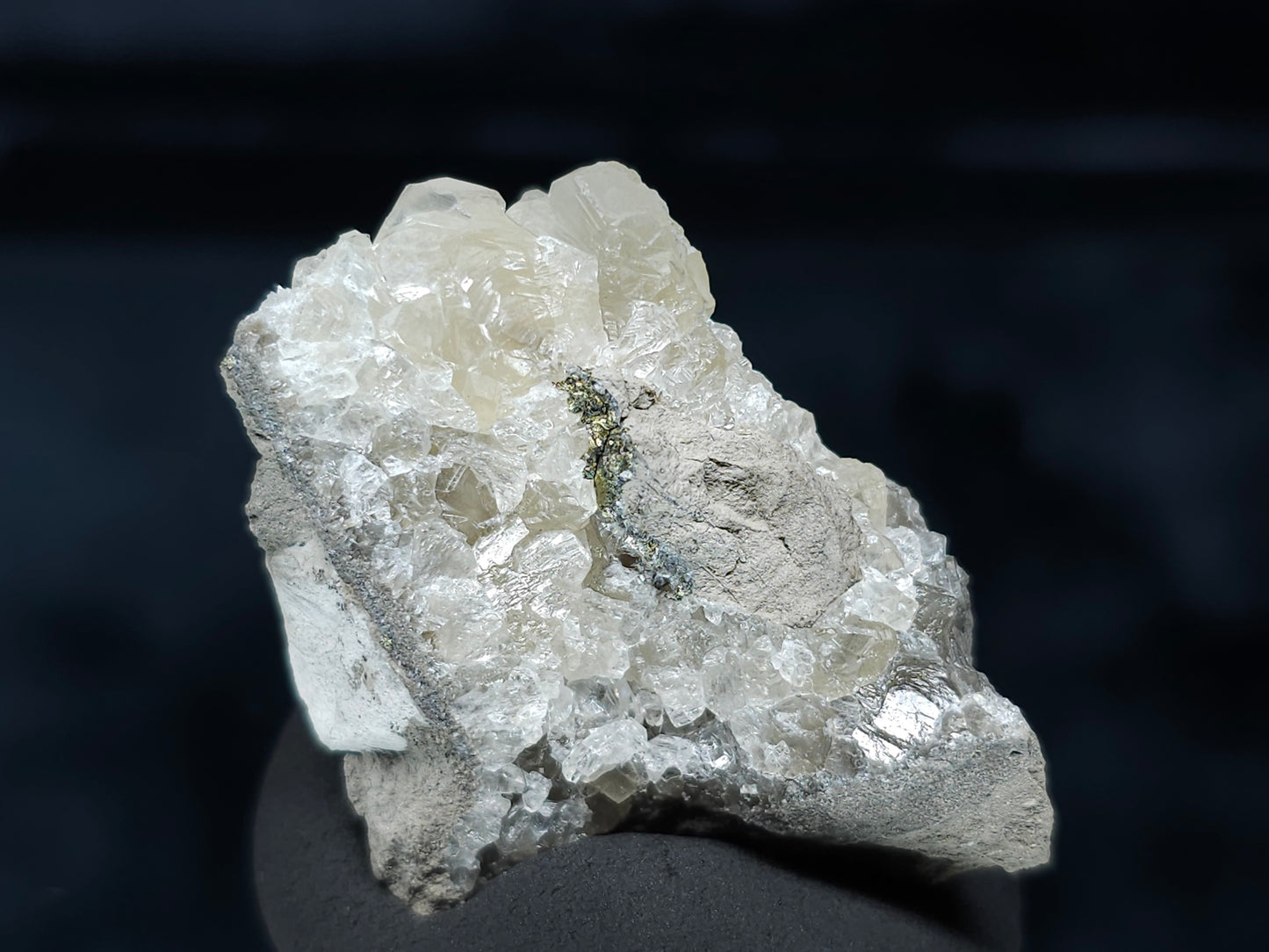 #33629 Super clear Nailhead Spar Calcite tiny cluster