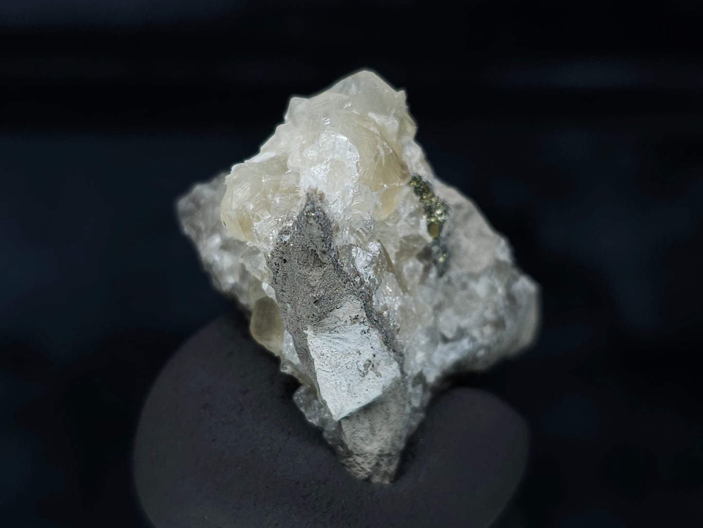 #33629 Super clear Nailhead Spar Calcite tiny cluster