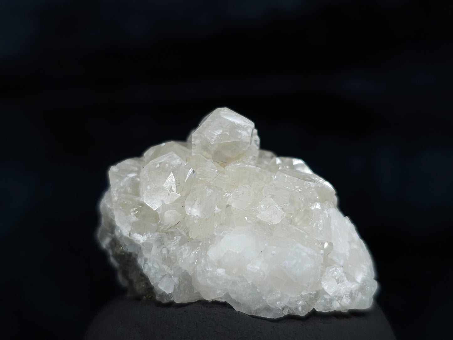 #33634 Super clear Nailhead Spar Calcite tiny cluster
