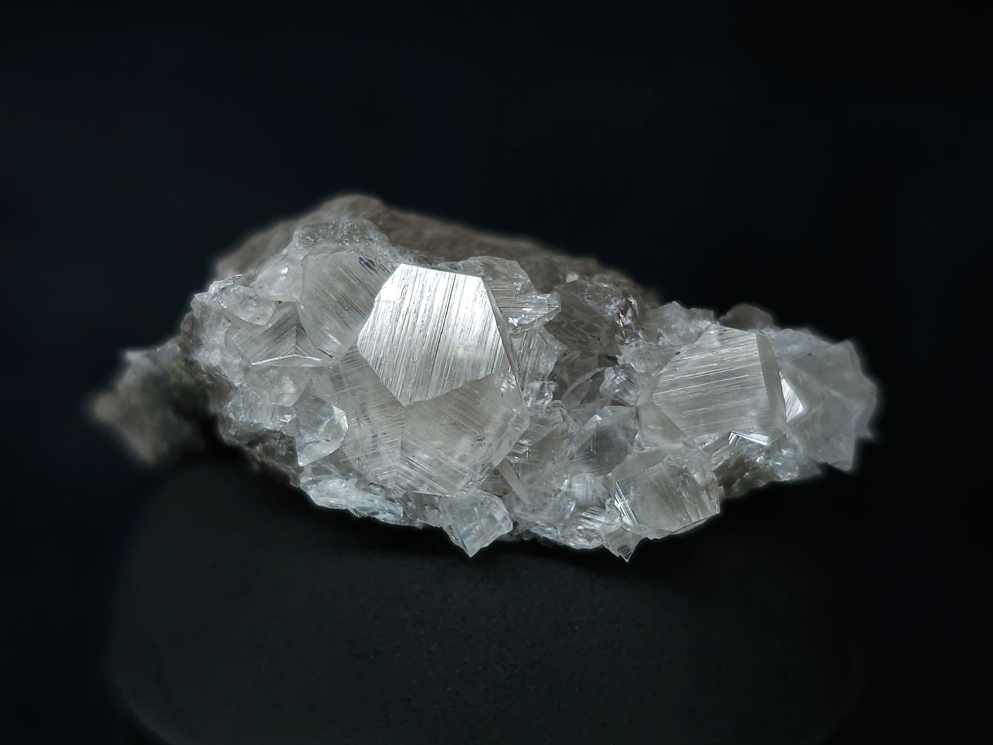 #33638 Super clear Nailhead Spar Calcite tiny cluster Chalcopyrite ore and multiple small fossils in the matrix