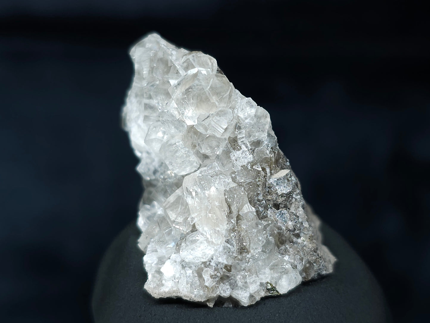 #33640 Super clear Nailhead Spar Calcite tiny cluster