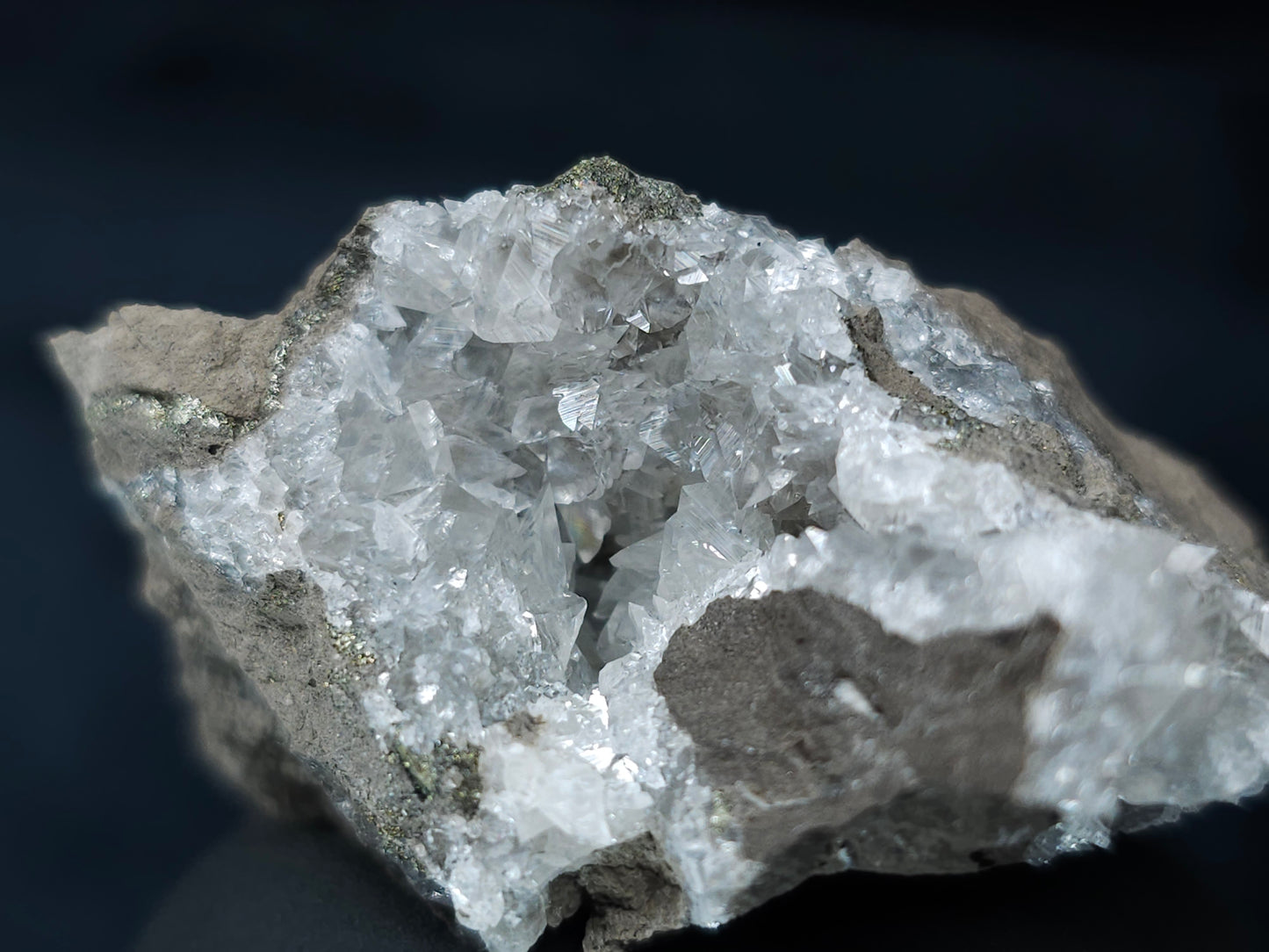 #33651 Super clear Nailhead Spar Calcite tiny cluster