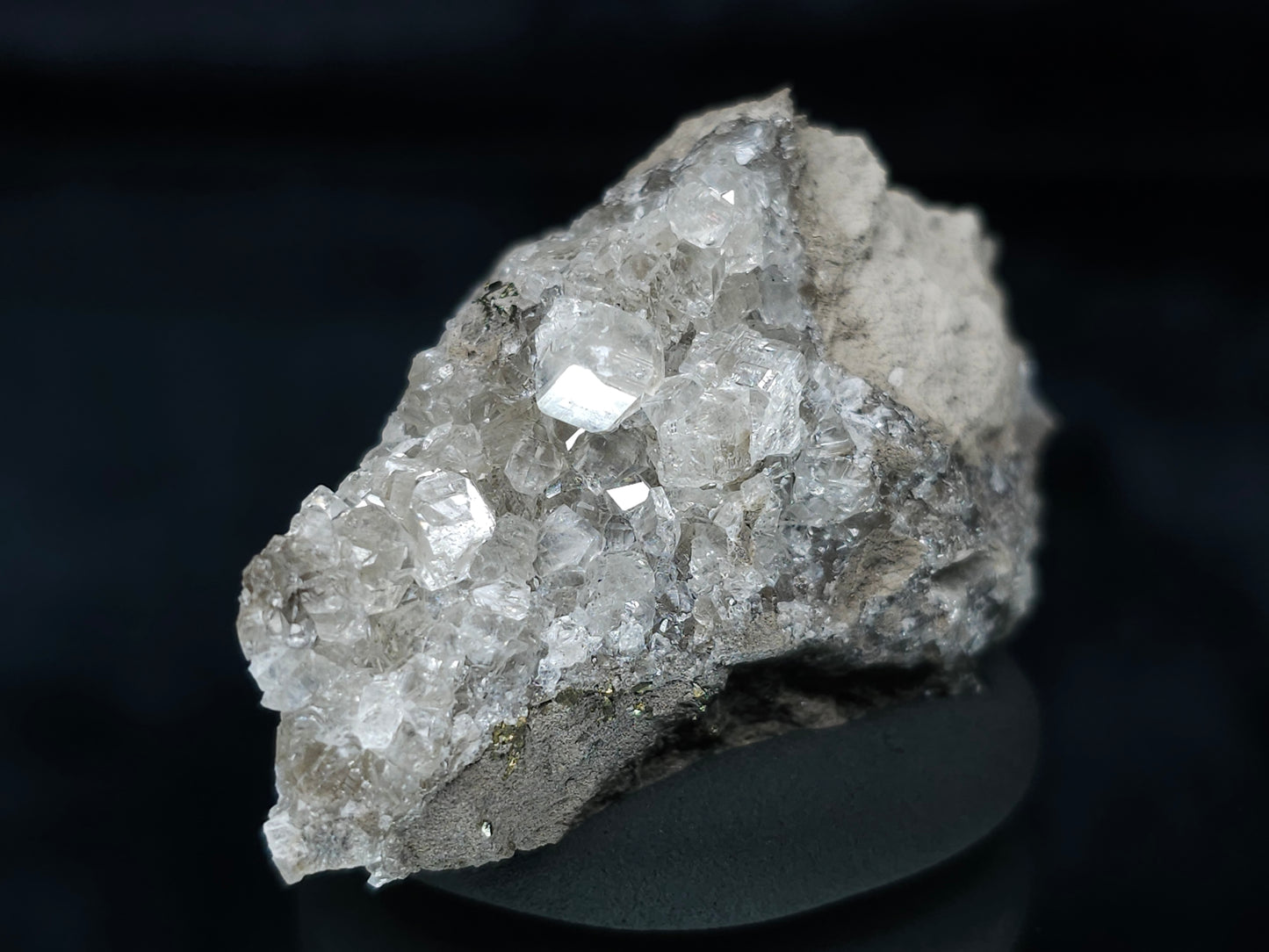 #33652-B Super clear Nailhead Spar Calcite tiny cluster
