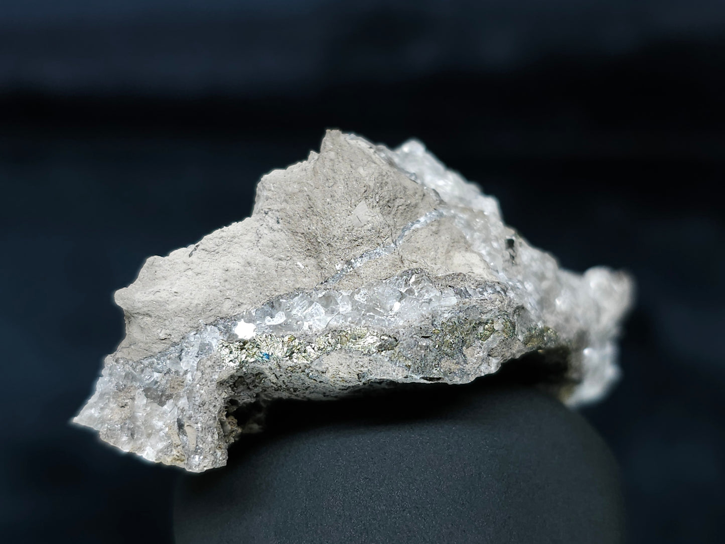 #33652-B Super clear Nailhead Spar Calcite tiny cluster