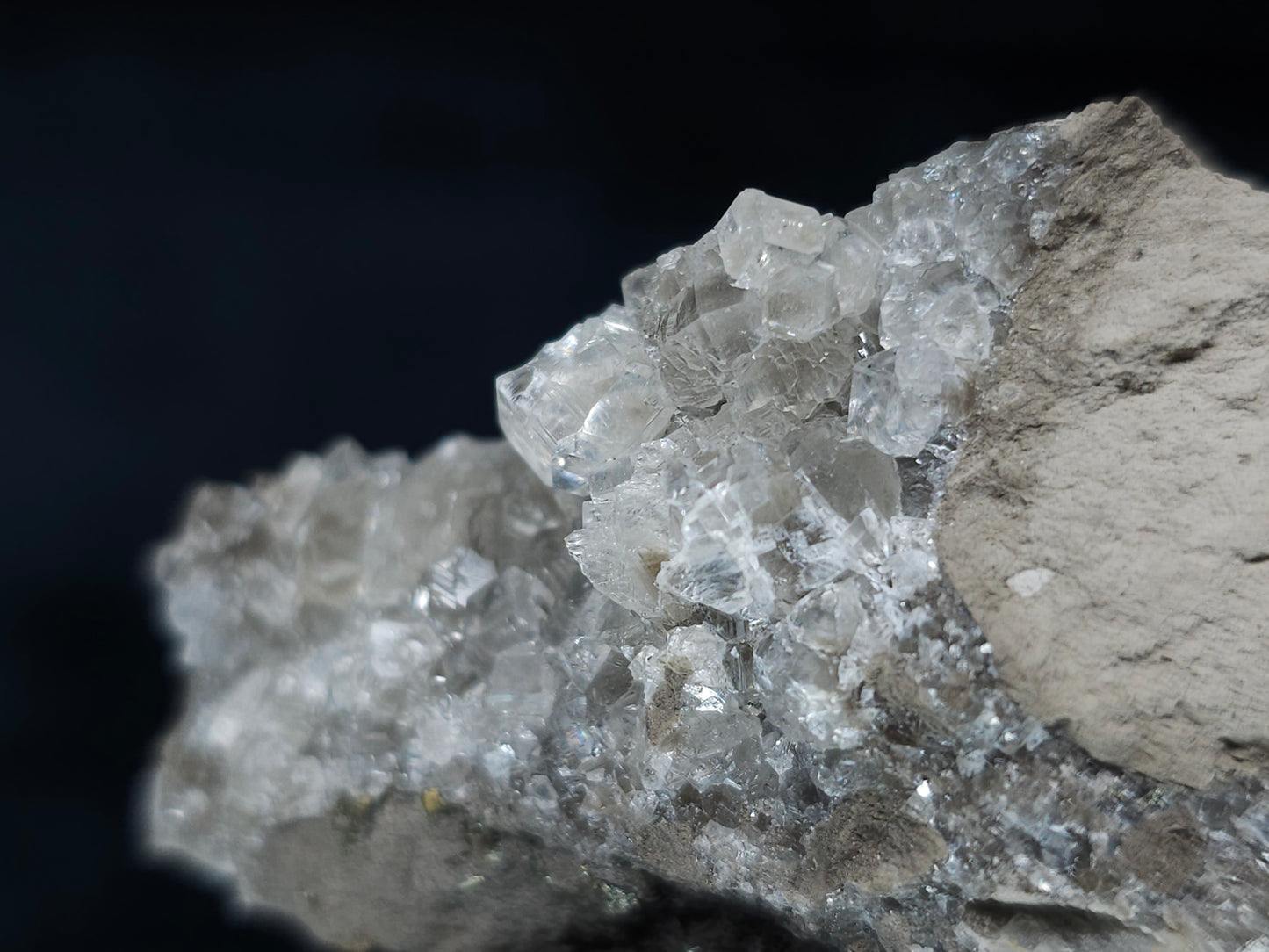 #33652-B Super clear Nailhead Spar Calcite tiny cluster