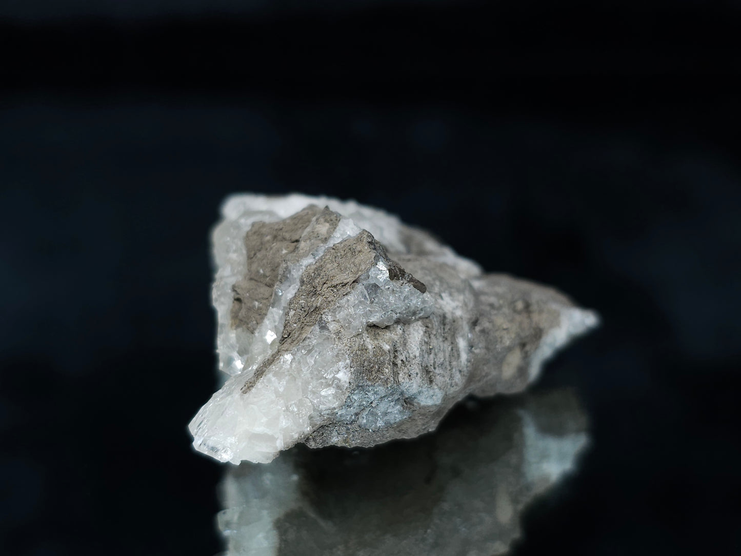 #33657 Super clear Nailhead Spar Calcite cluster and Chalcopyrite ore and multiple small fossils in the matrix