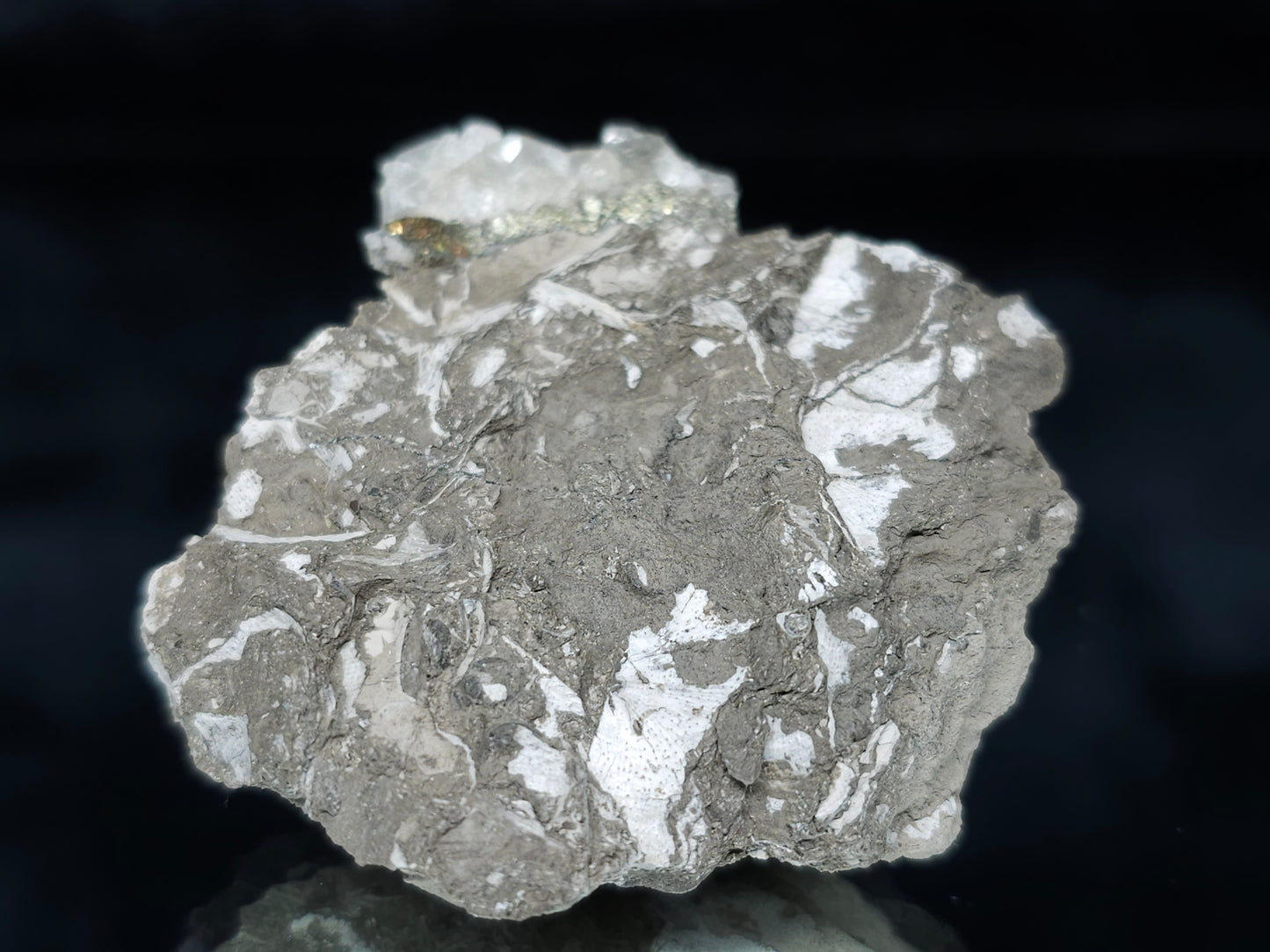 #33658 Super clear Nailhead Spar Calcite cluster and Chalcopyrite ore and multiple small fossils in the matrix