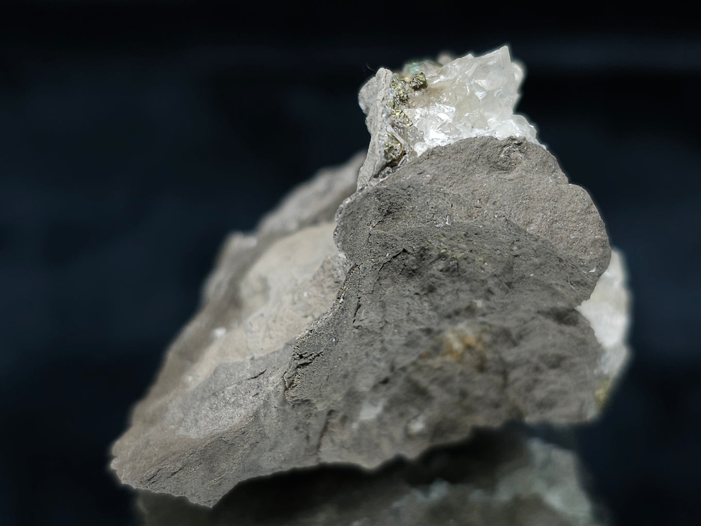 #33662 Super clear Nailhead Spar Calcite geode and Chalcopyrite ore and multiple small fossils in the matrix