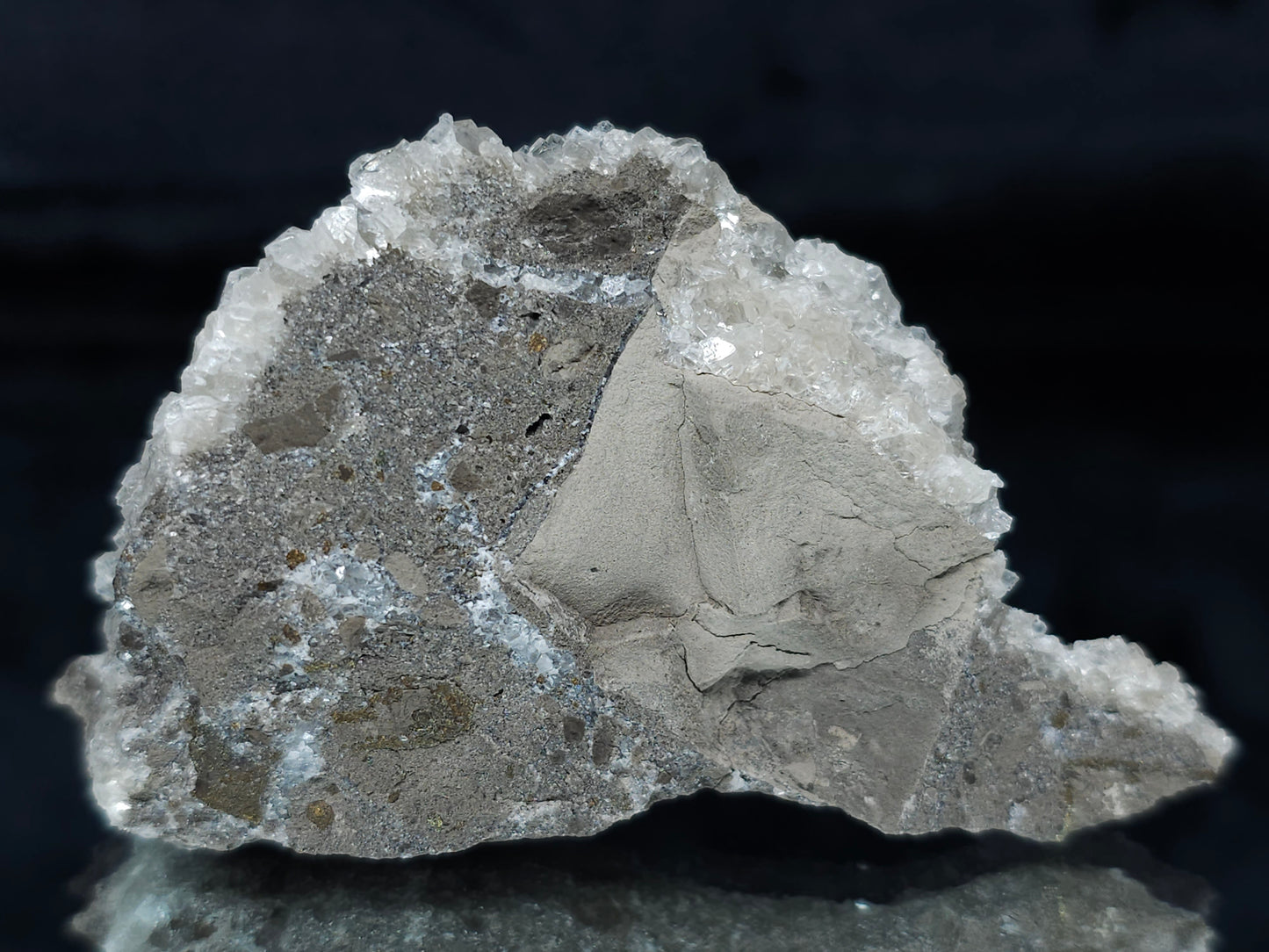 #33667 Super clear Nailhead Spar Calcite cluster