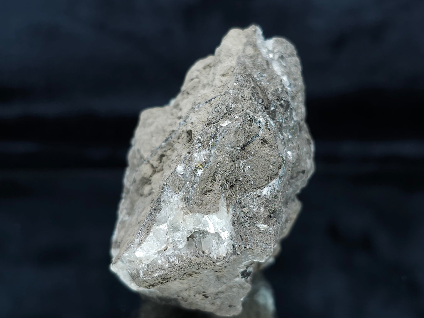 #33679 Super clear Nailhead Spar Calcite geode and Chalcopyrite ore and multiple small fossils in the matrix