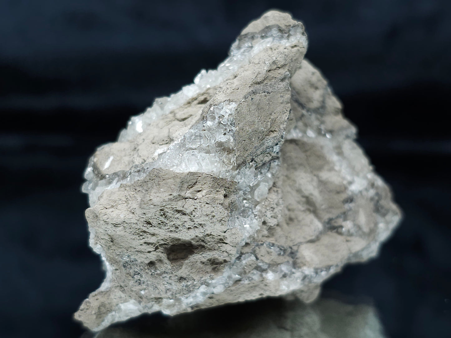 #33681 Super clear Nailhead Spar Calcite cluster and geode it also have Chalcopyrite ore and multiple small fossils in the matrix